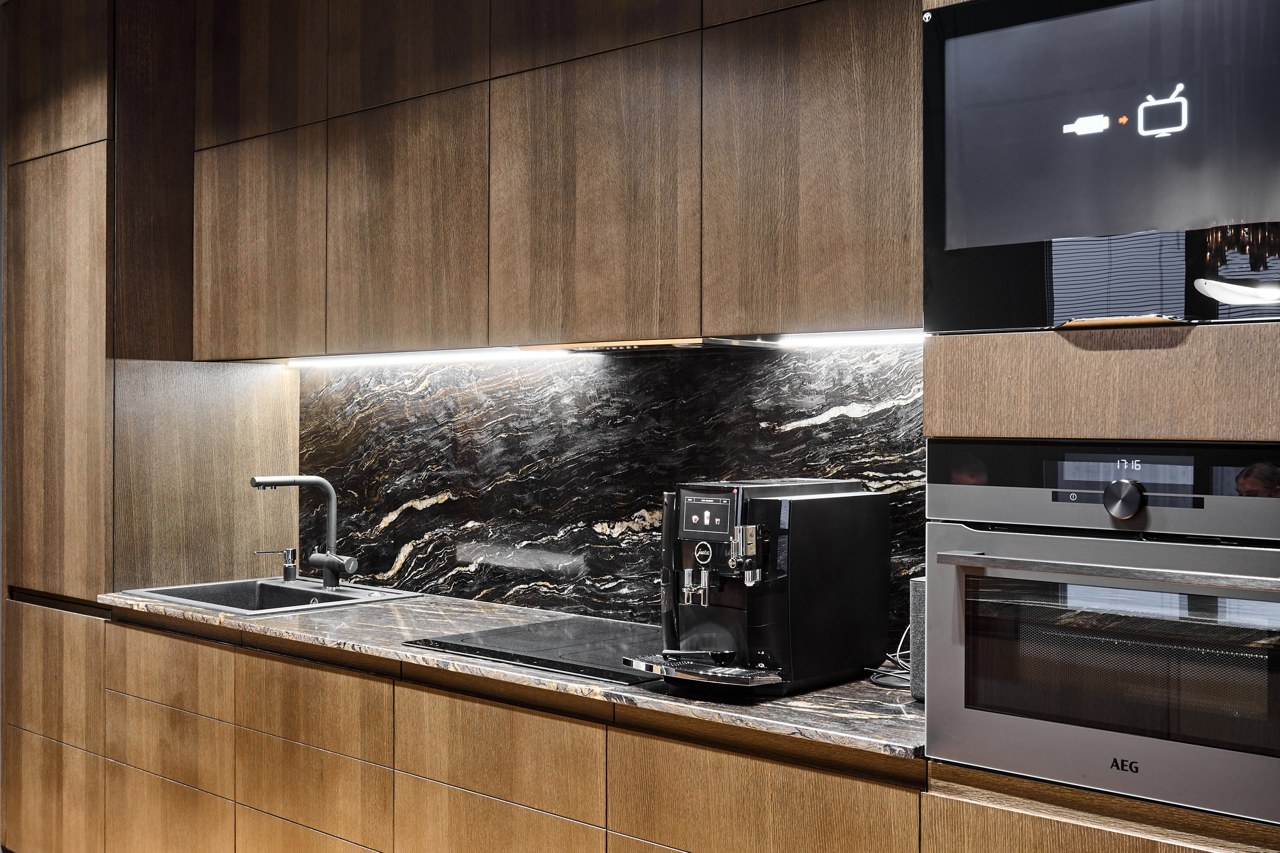 Съёмка для ремонтной компании Raevsky. Автомобильный и интерьерный фотограф в Минске Александр Тагаев