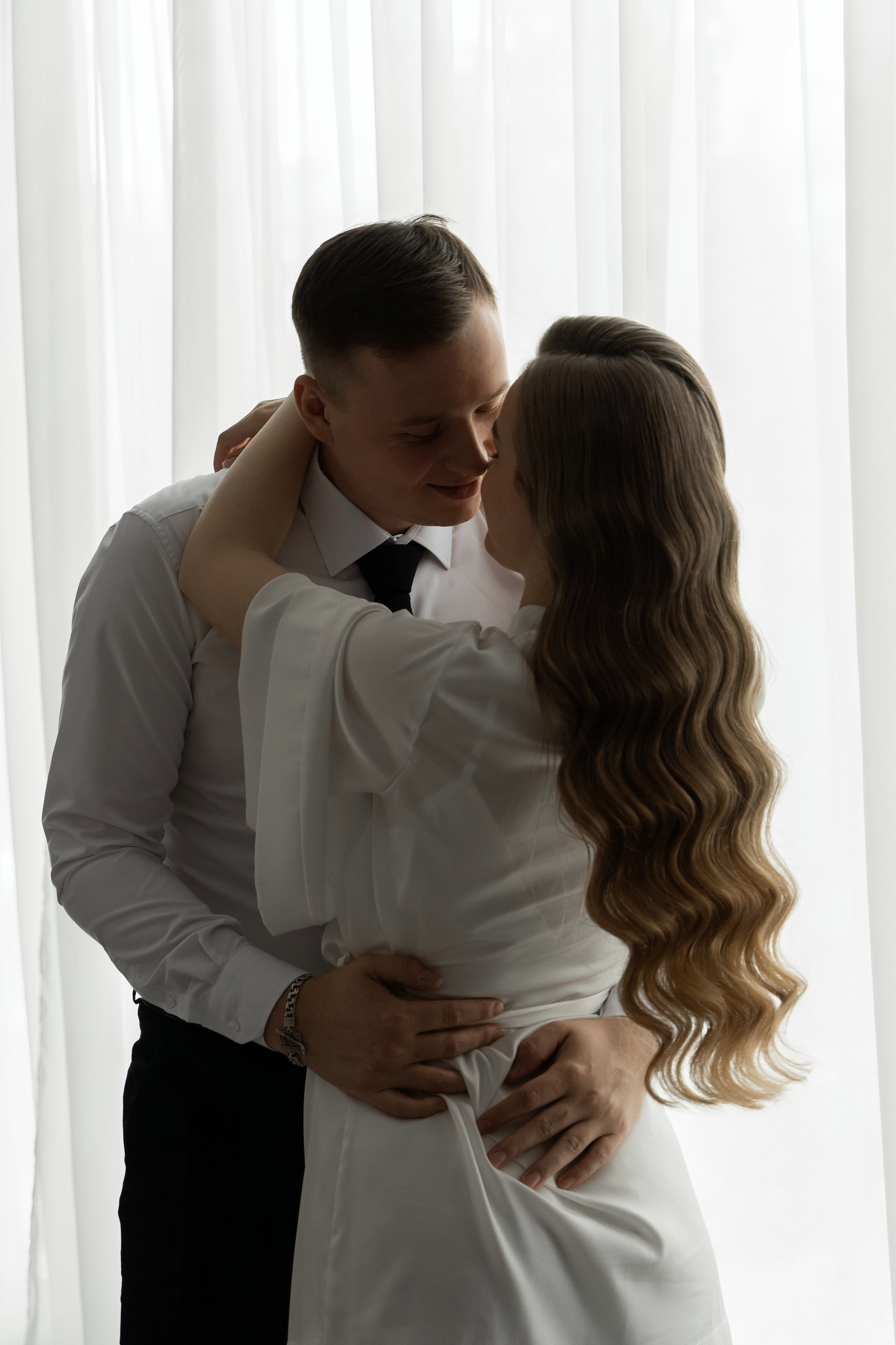 Свадебная фотосессия в Екатеринбурге, фотосессия у Оперного театра, сборы в отеле. Фотограф Татьяна Мамонтова