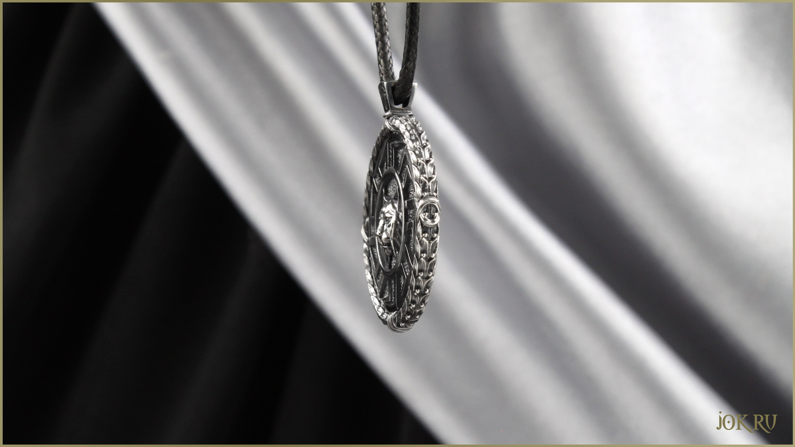 Славянские обереги, чертоги, кулоны и медальоны ручной работы на заказ в Мастерской Joker-studio. Наша команда состоит из профессионально подготовленных ювелиров и художников. 