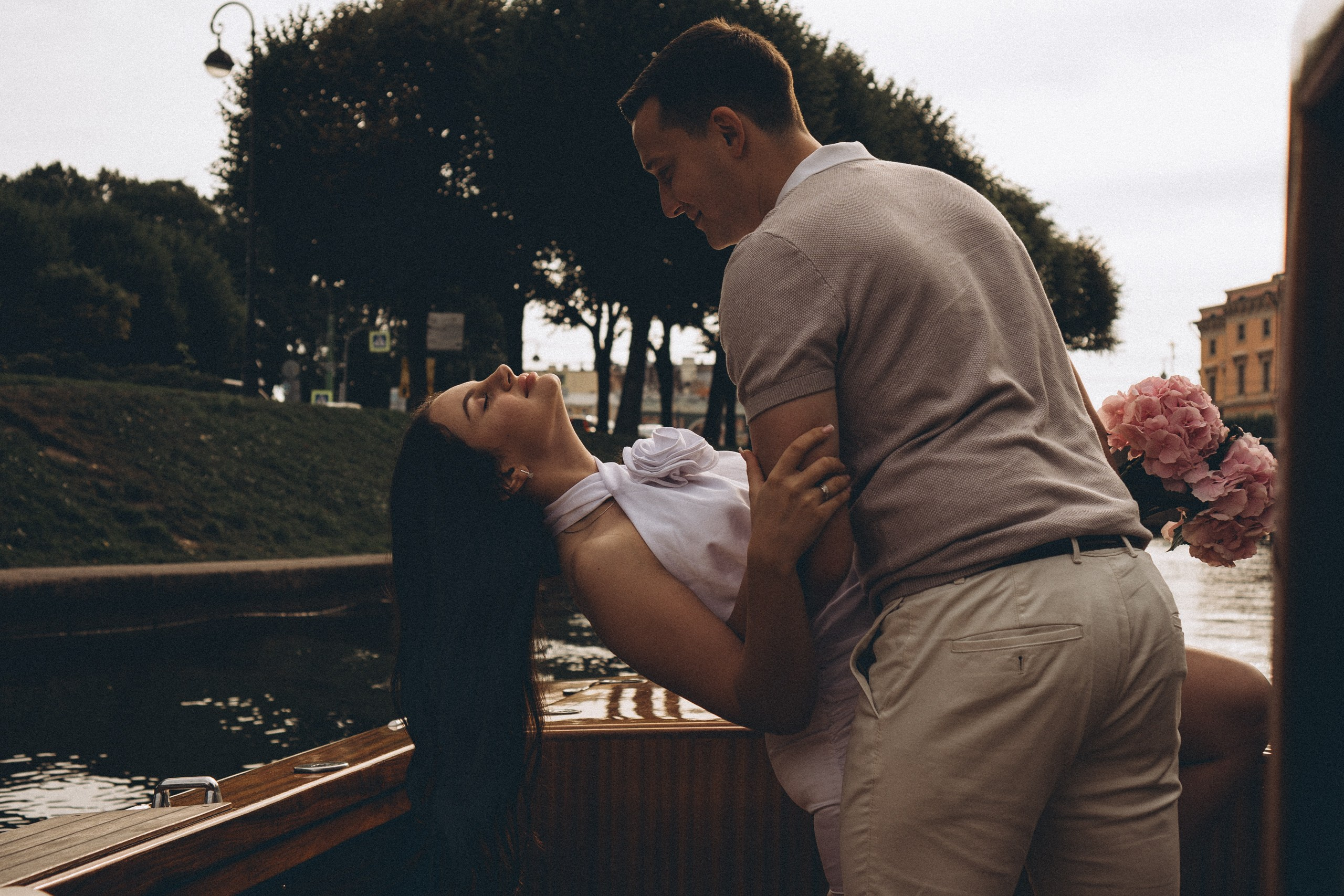 СВАДЕНБНАЯ СЬЕМКА НА КАТЕРЕ ПО КАНАЛАМ САНКТ-ПЕТЕРБУРГА И В АКВАТОРИИ НЕВЫ. Профессиональный фотограф, Санкт-Петербург — Виктория Богомолова
