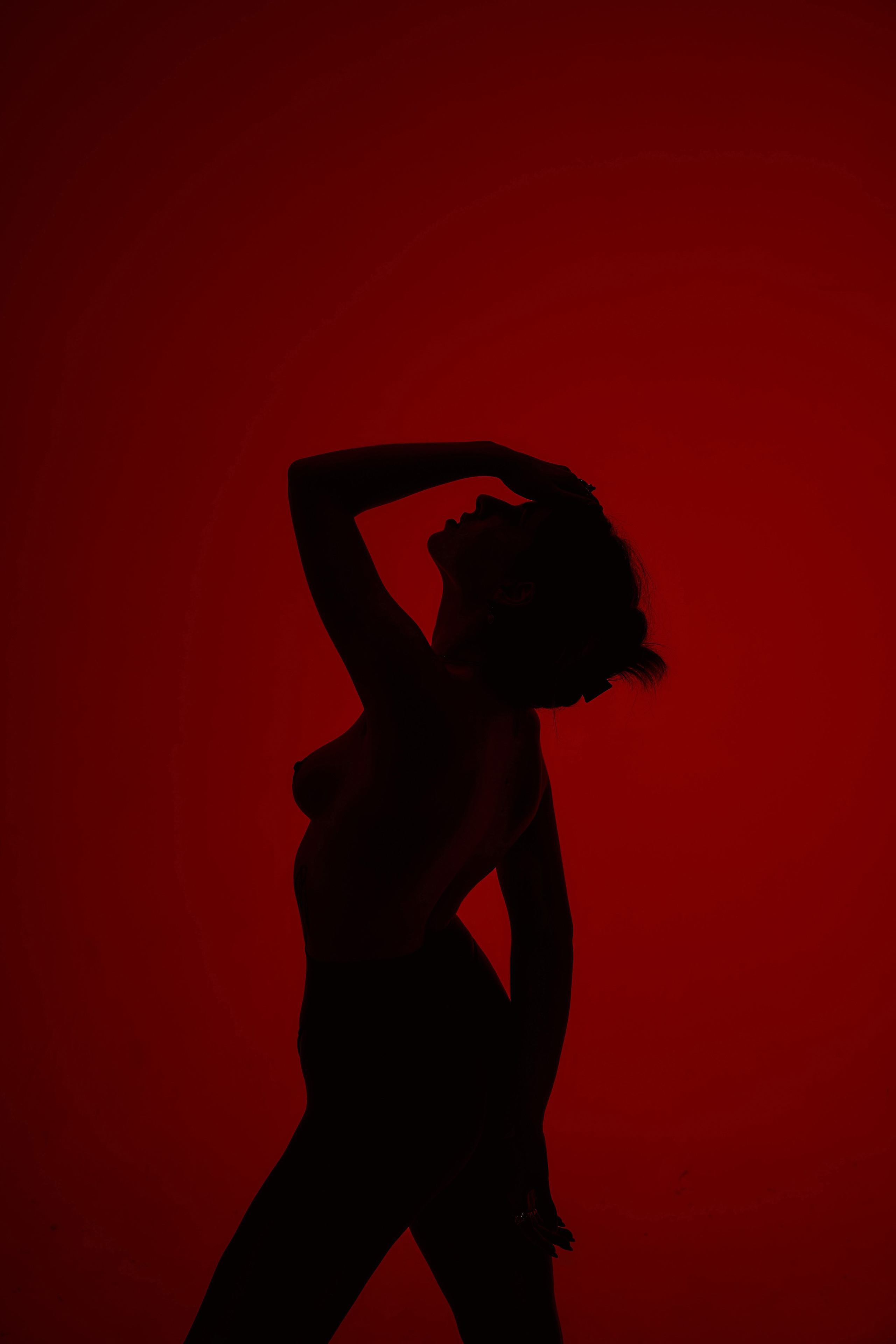 Ню фотограф  — обнаженная философия. Закажи ню фотосессию в Москве