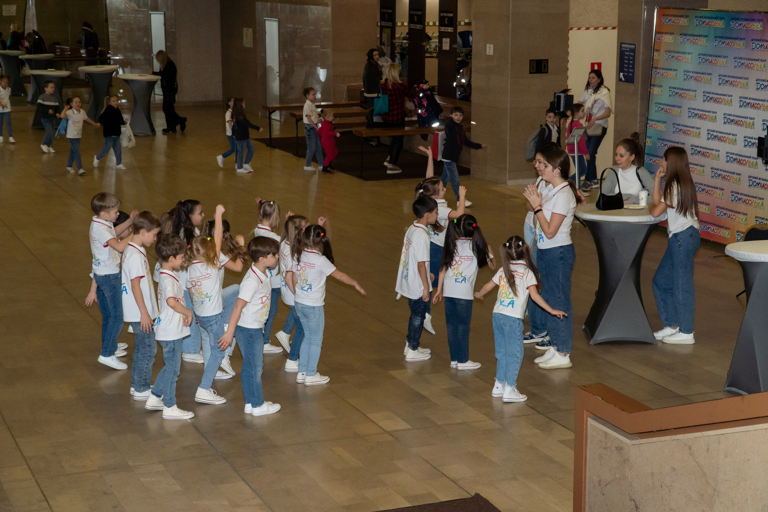 Съёмка концерта для Домисольки, большой концертный зал Космос. «Студия DRONAVT`s» — видеосъёмка и фотография г. Москва