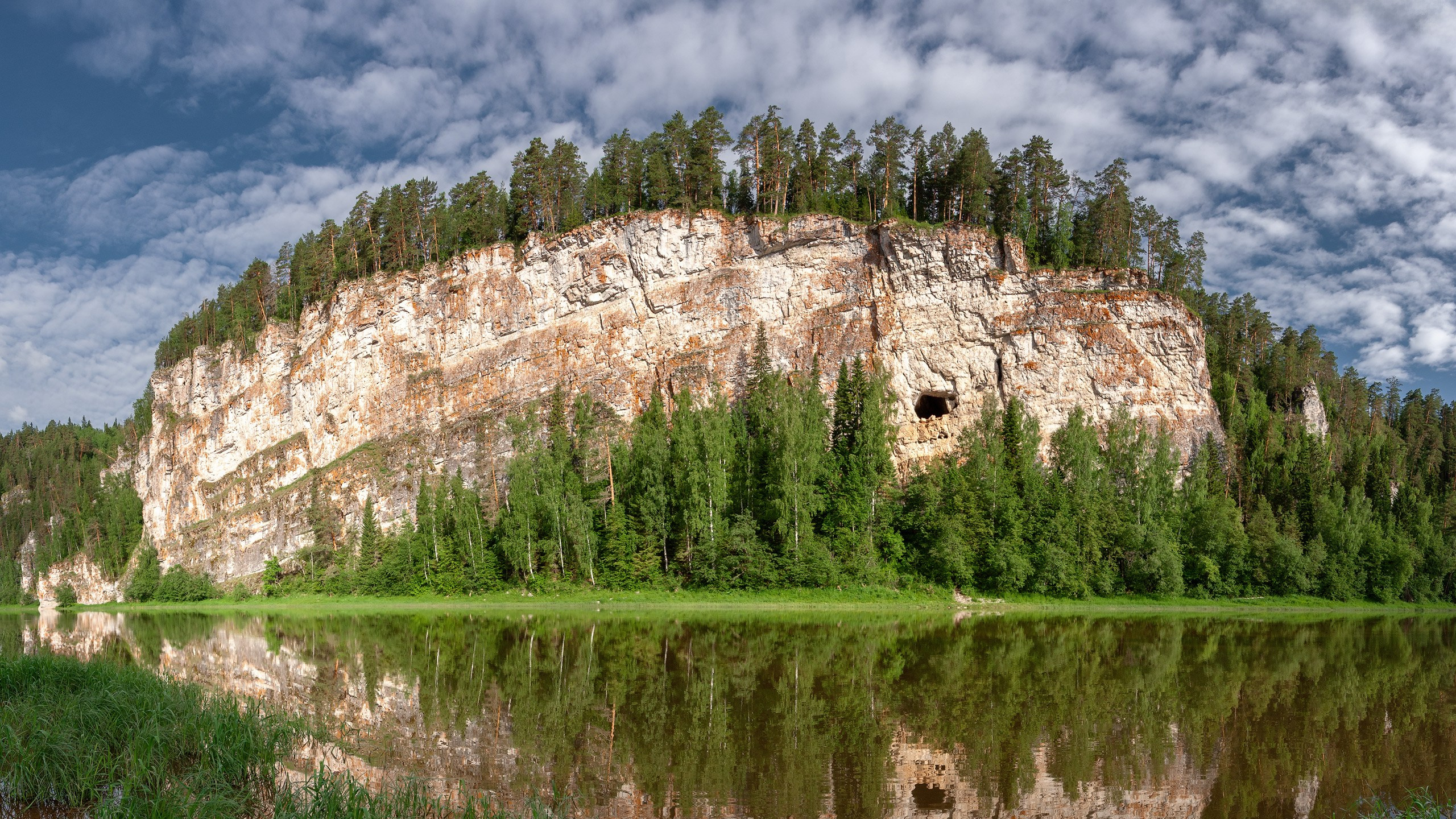 Камень Дыроватый на реке Чусовой | Фотограф Николай Обухов