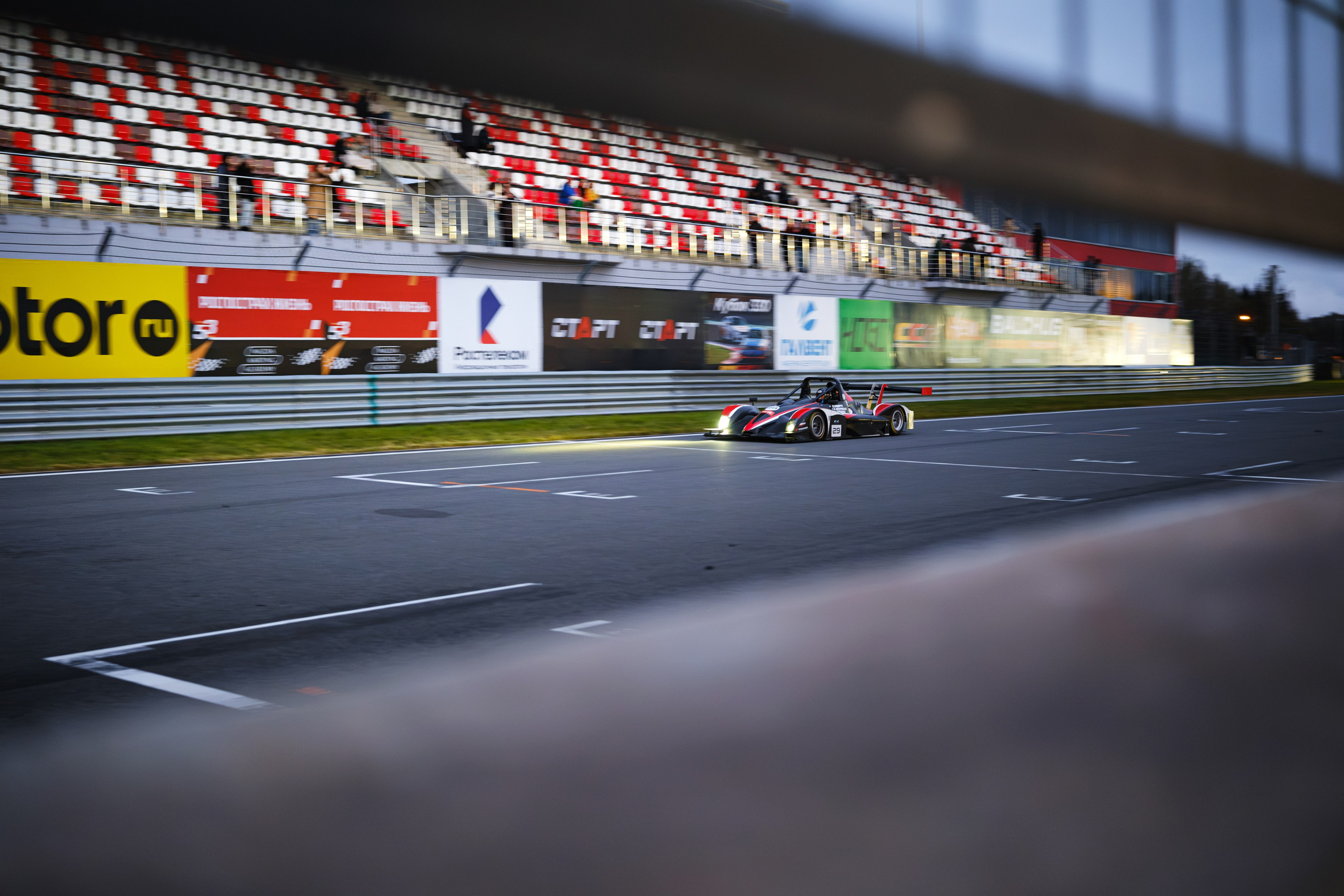 Российская серия гонок на выносливость. Авто и мотоспорт — фотограф Антон Медведев iCoguar