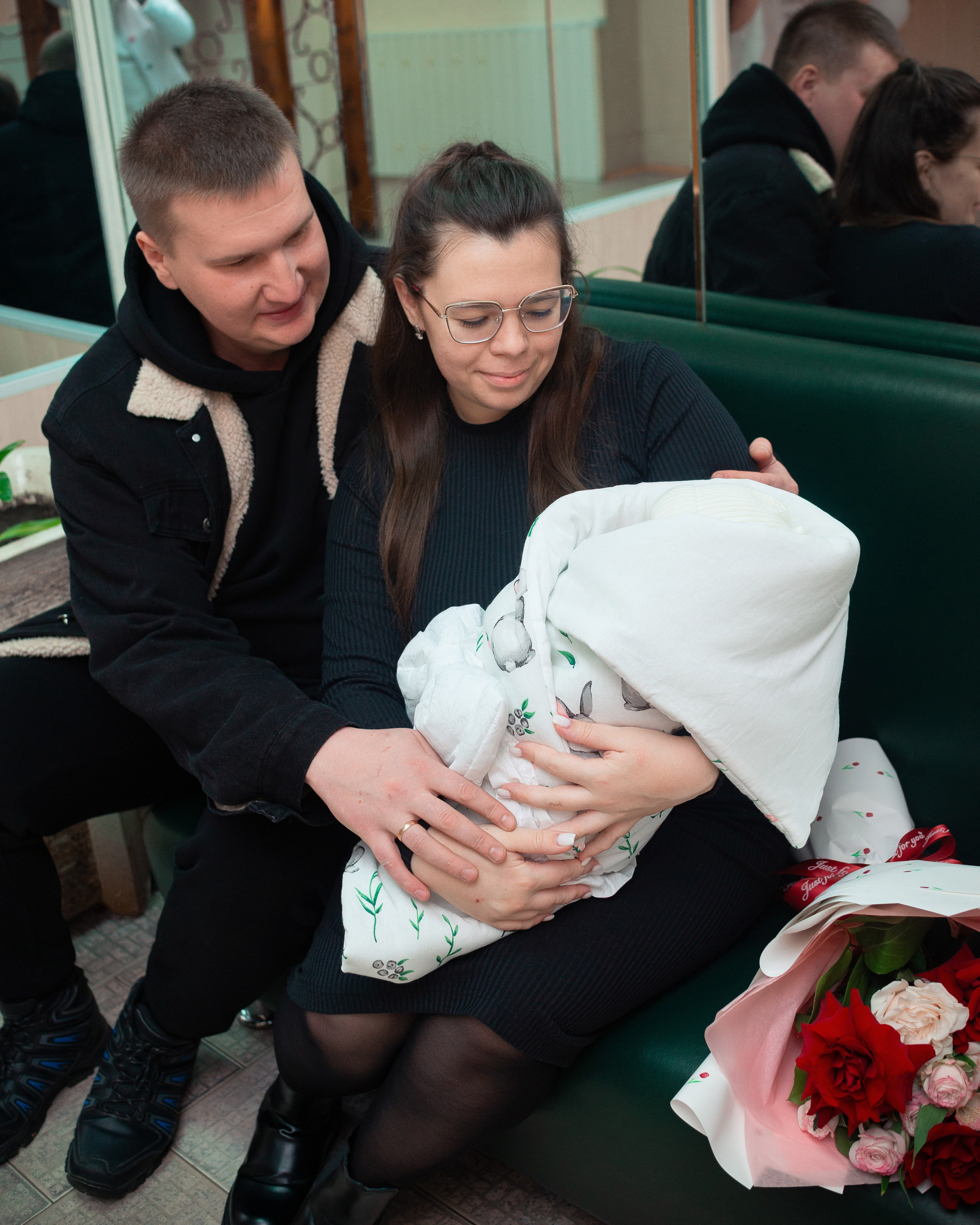 Выписка Егора Областной роддом. Семейный фотограф на выписку из роддома и крещение Минск Настя Гришук