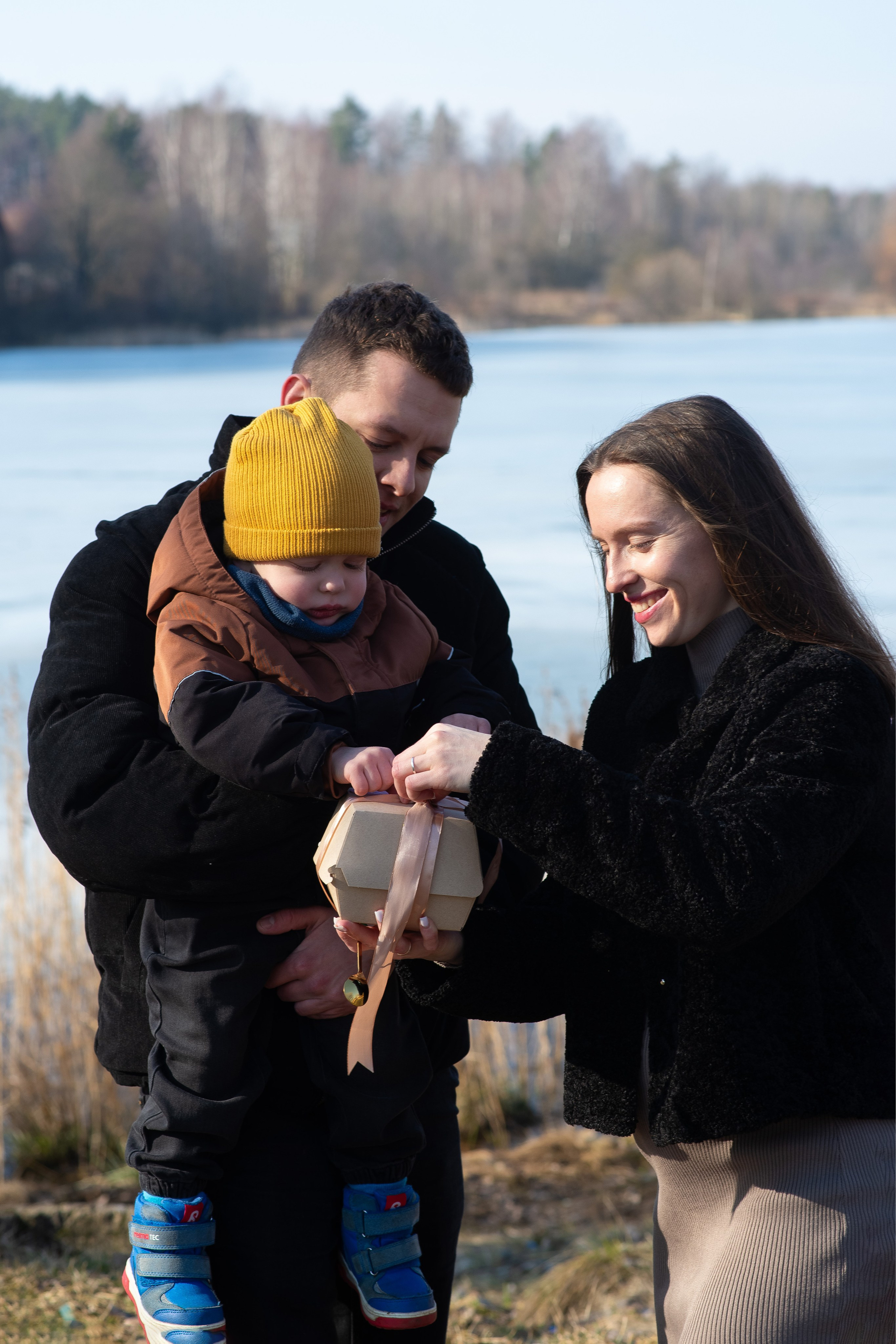 Екатерина, Артем и Родион. Семейный фотограф на выписку из роддома и крещение Минск Настя Гришук
