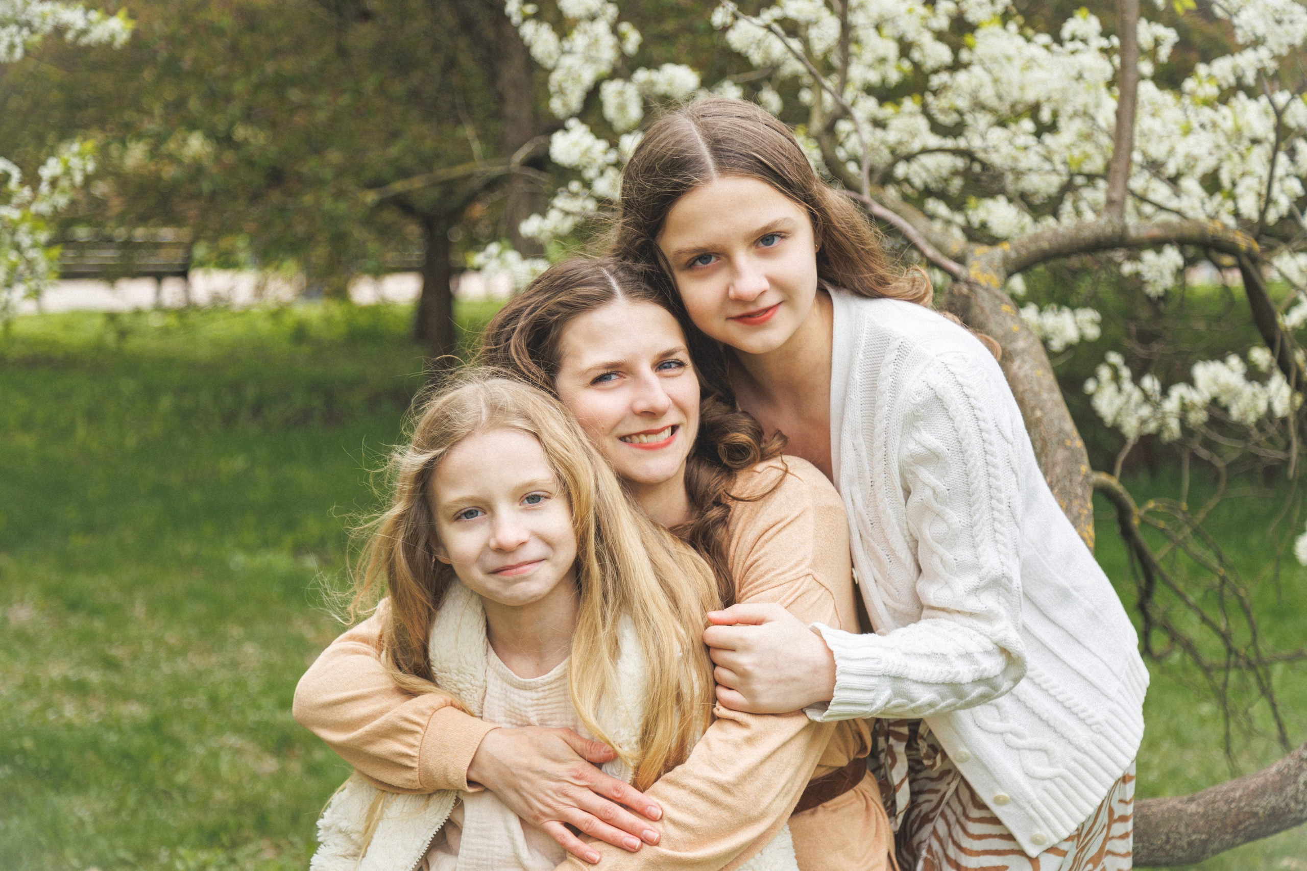 Семейная фотосессия в цветении Москва. Семейный фотограф в Москве Влада Лунина