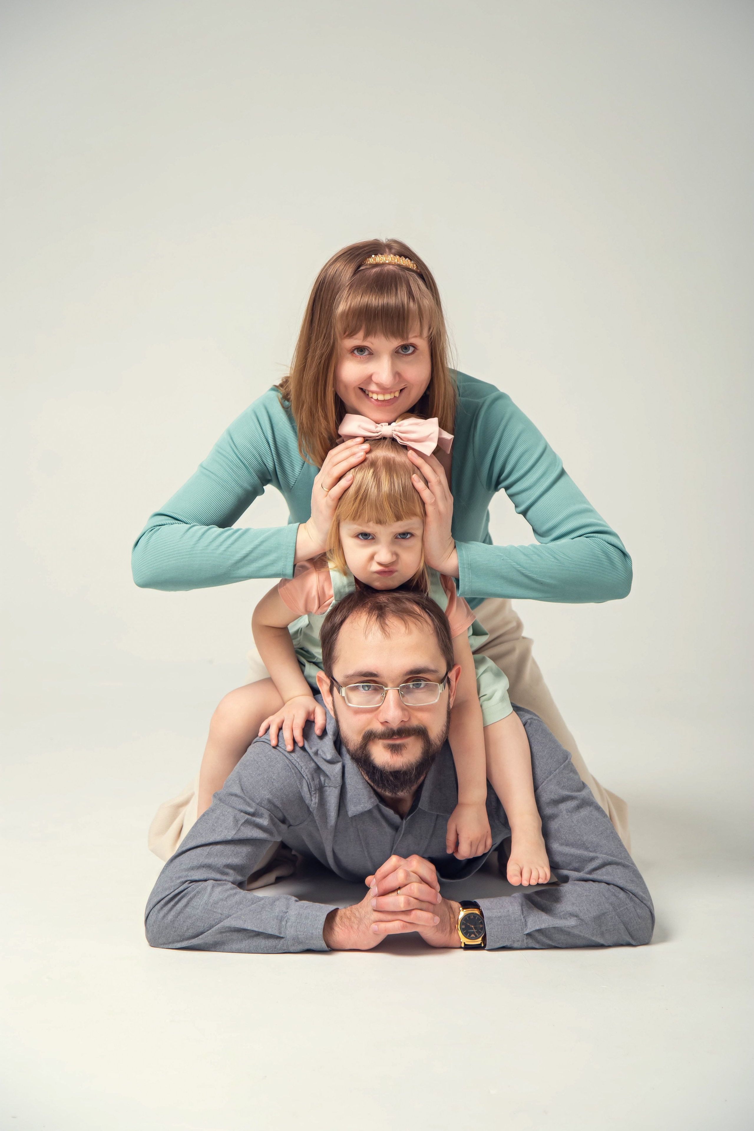 Семейная фотосессия в студии PHOTO ZALL в Москве. Семейный фотограф в Москве Влада Лунина