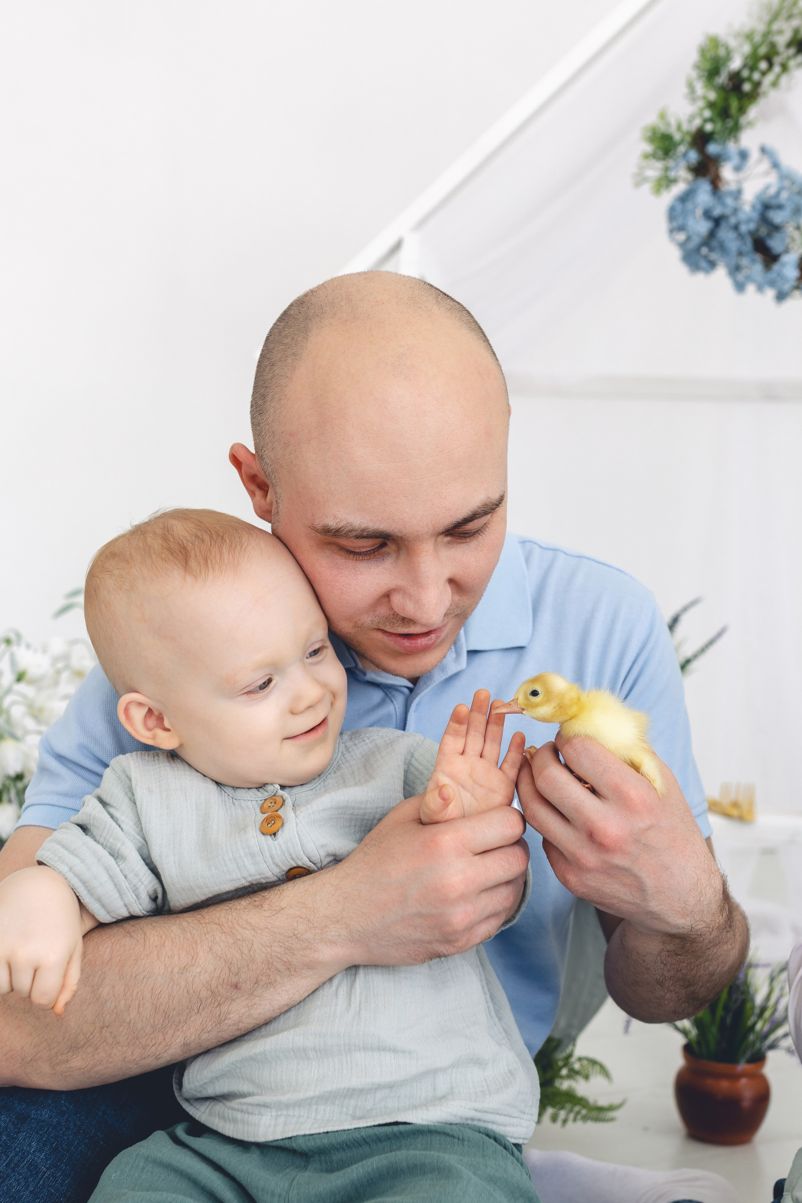 Тройняшки Варя, Миша и Женя пришли к утятам на фотосессию. Фотограф новорожденных в г. Барнаул Ренпенинг Катерина