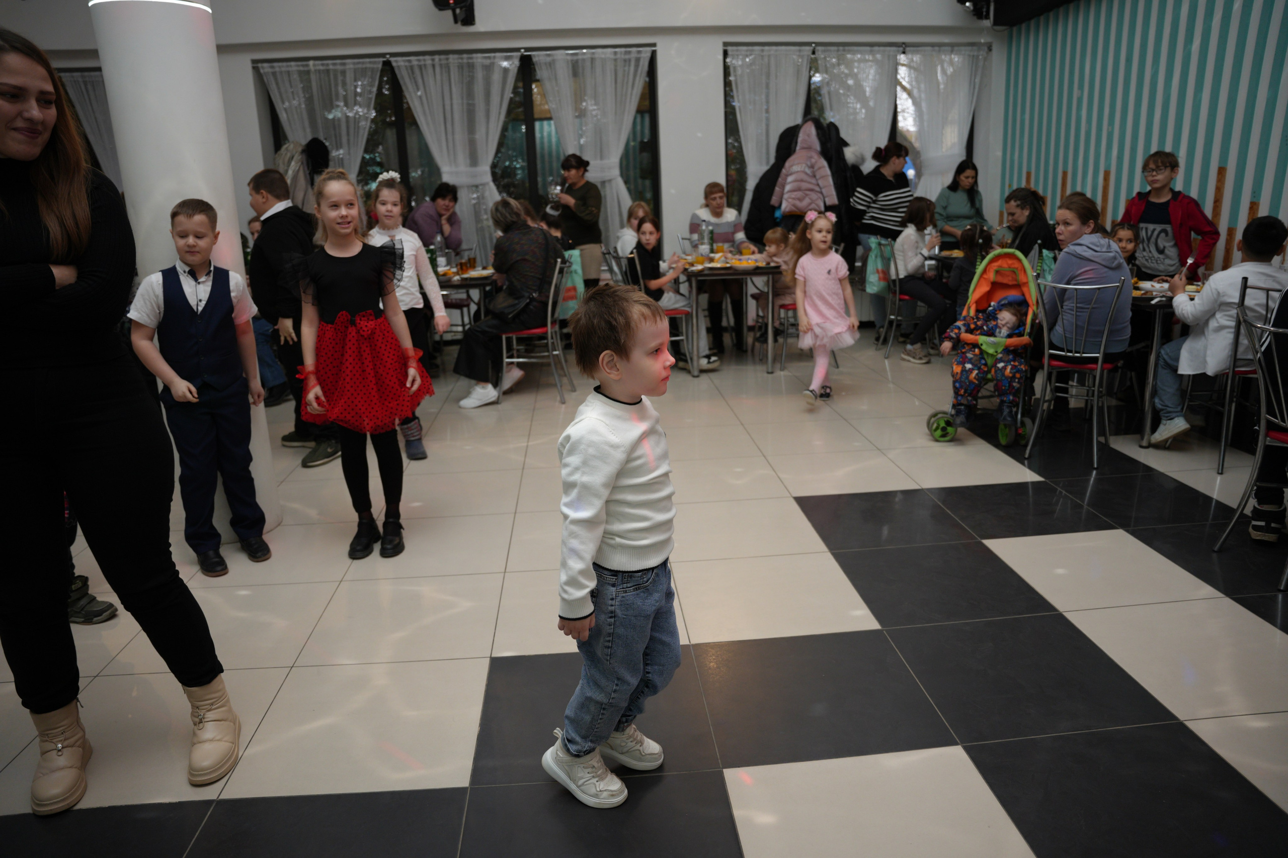 Социально —благотворительная акция «Ты в этом мире не один», посвященная Международному дню инвалидов. ВЫПУСКНЫЕ АЛЬБОМЫ, Школьный фотограф, семейный и свадебный в Саратове и области Ольга Плаксина