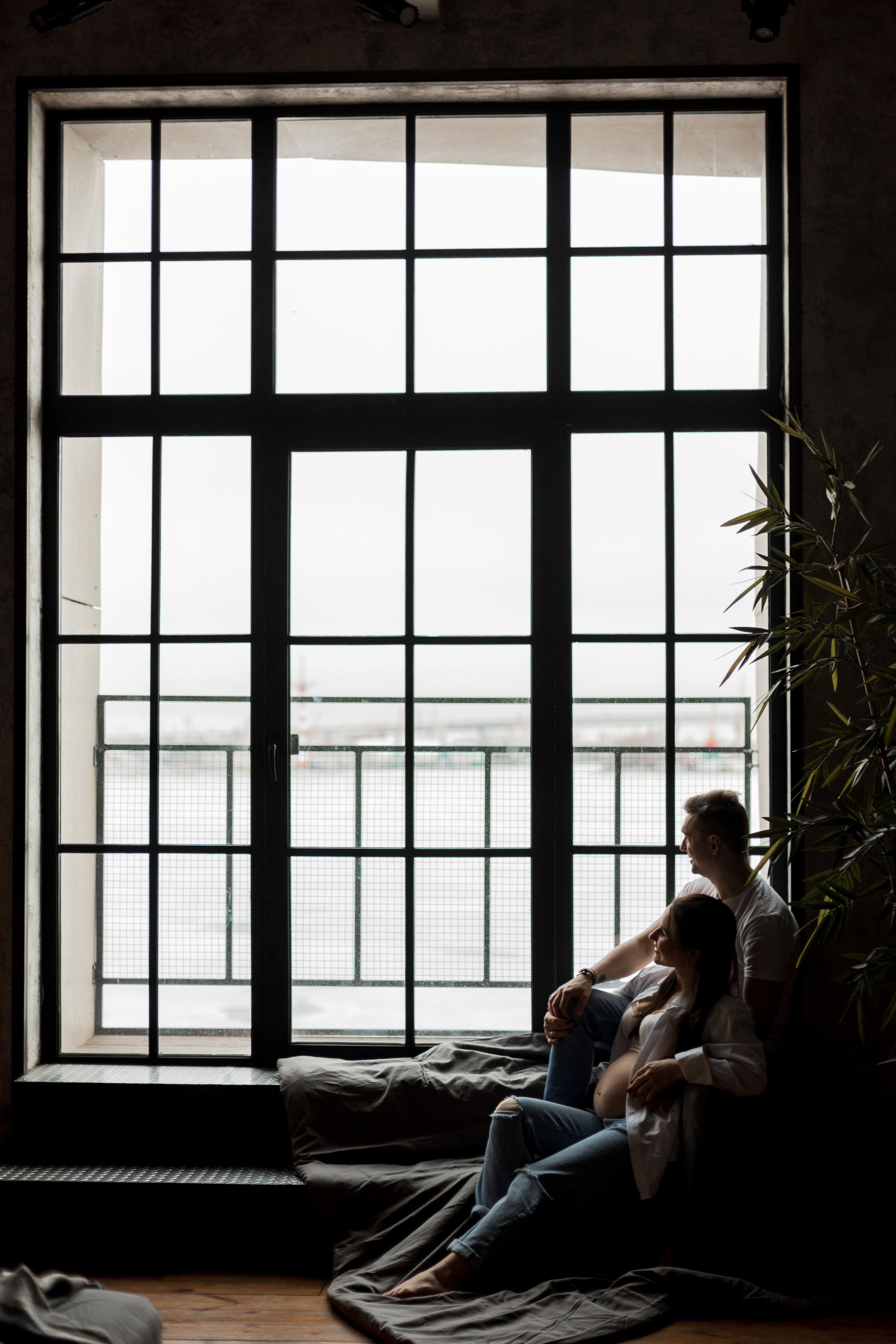 Фотосессия беременности в интерьерной студии