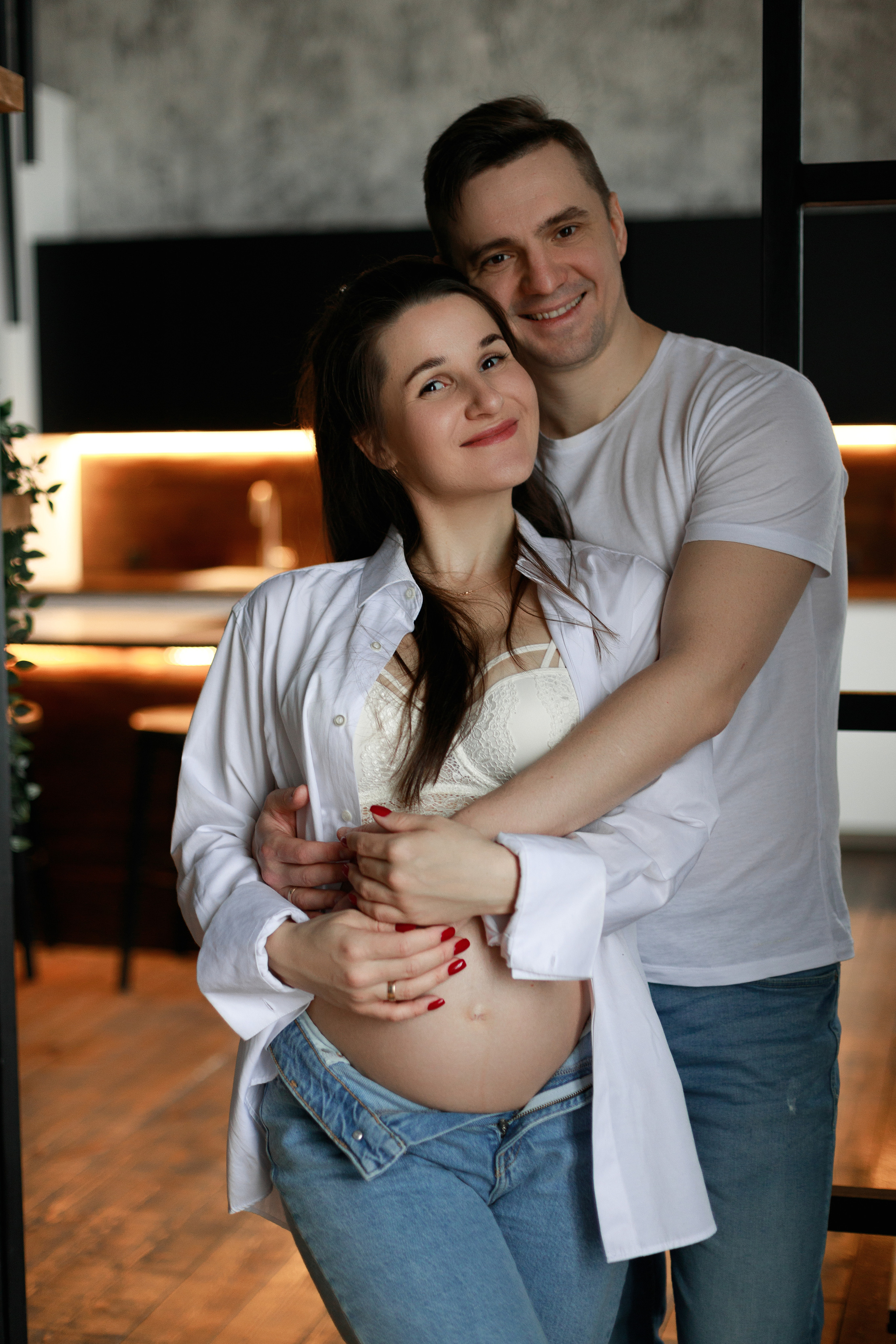 Фотосессия беременности в интерьерной студии