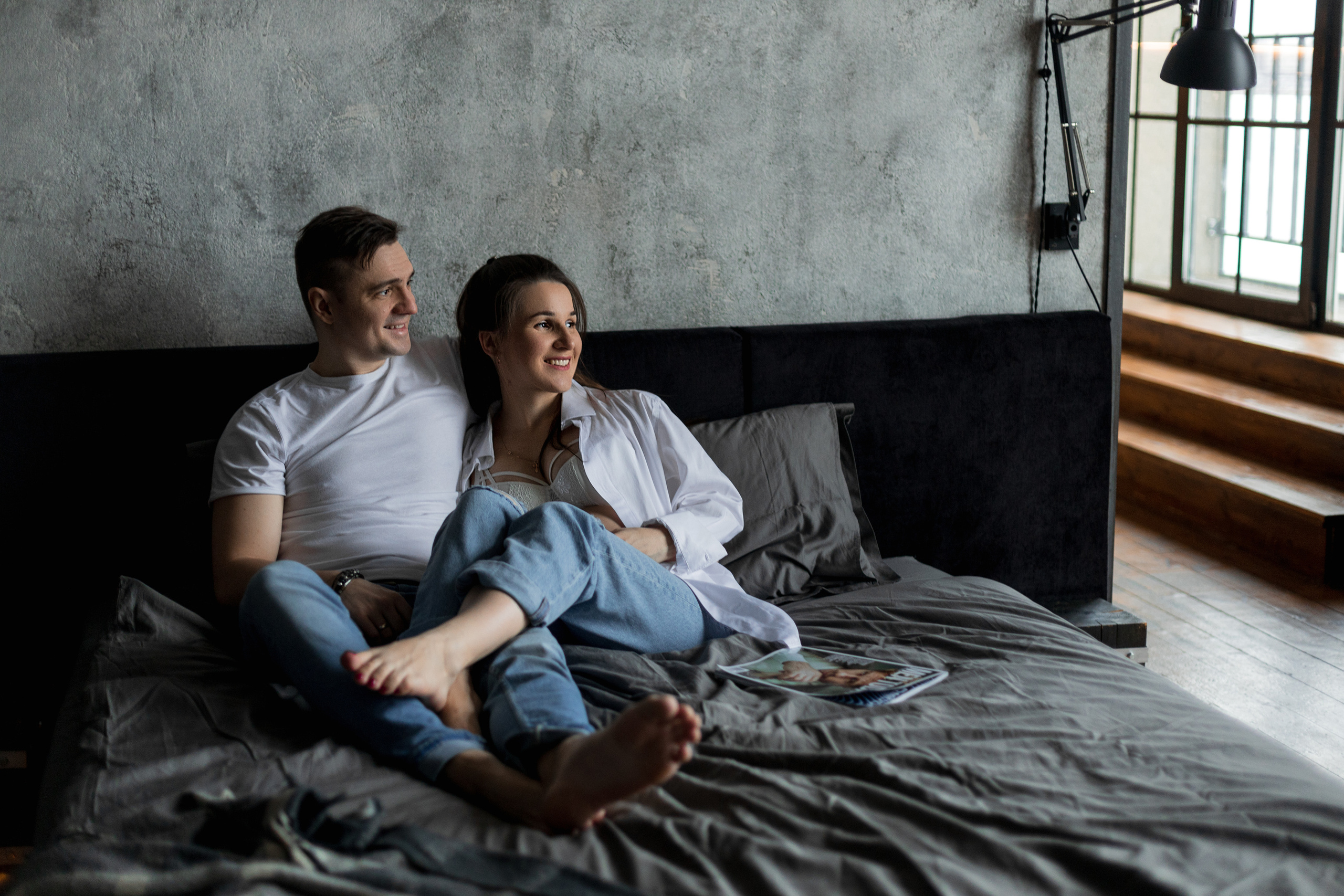 Фотосессия беременности в интерьерной студии