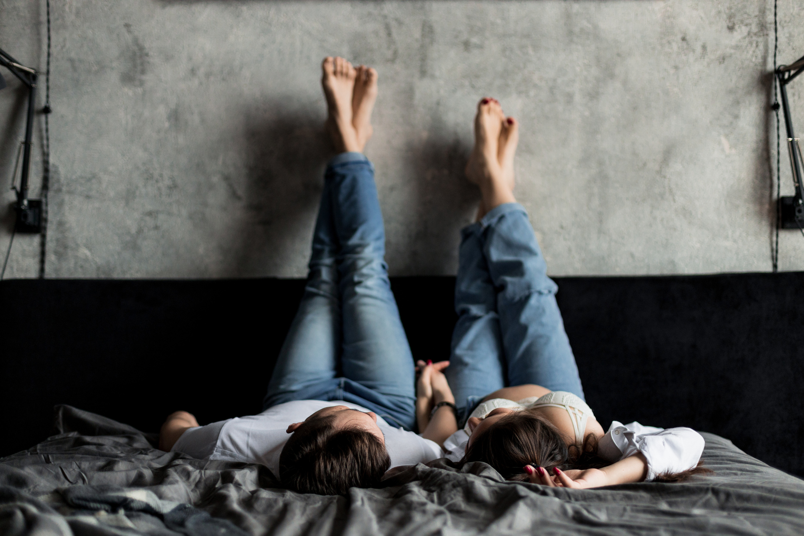 Фотосессия беременности в интерьерной студии