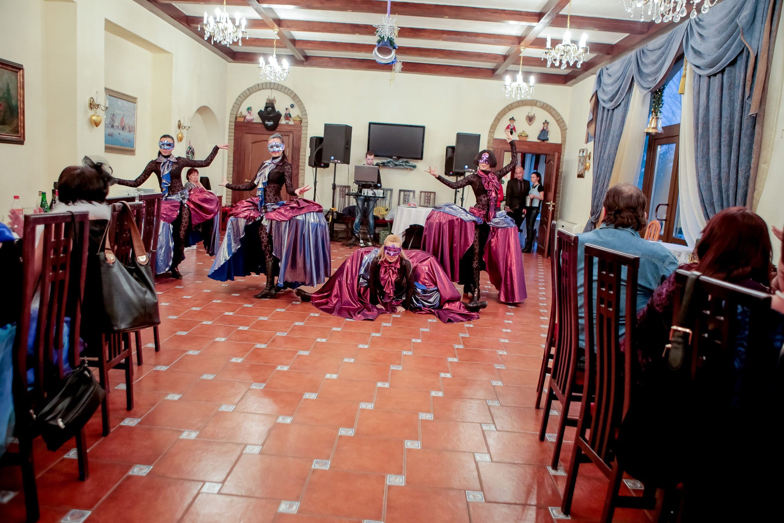 Корпоратив. Max Matvich and Victoria Basova are professionals in their field