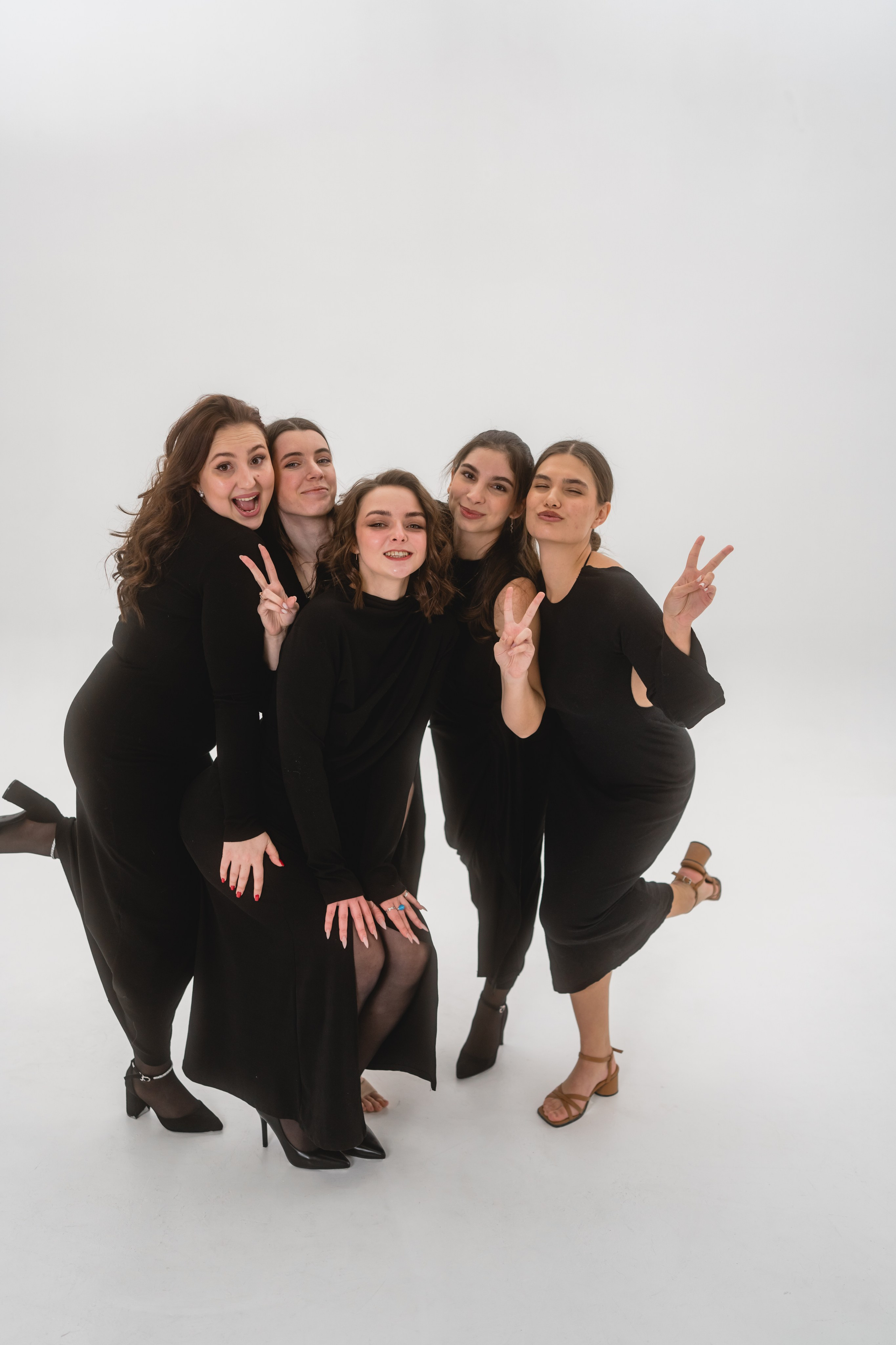 Студийная групповая фотосессия. Свадебный и индивидуальный фотограф Аля Мамакова