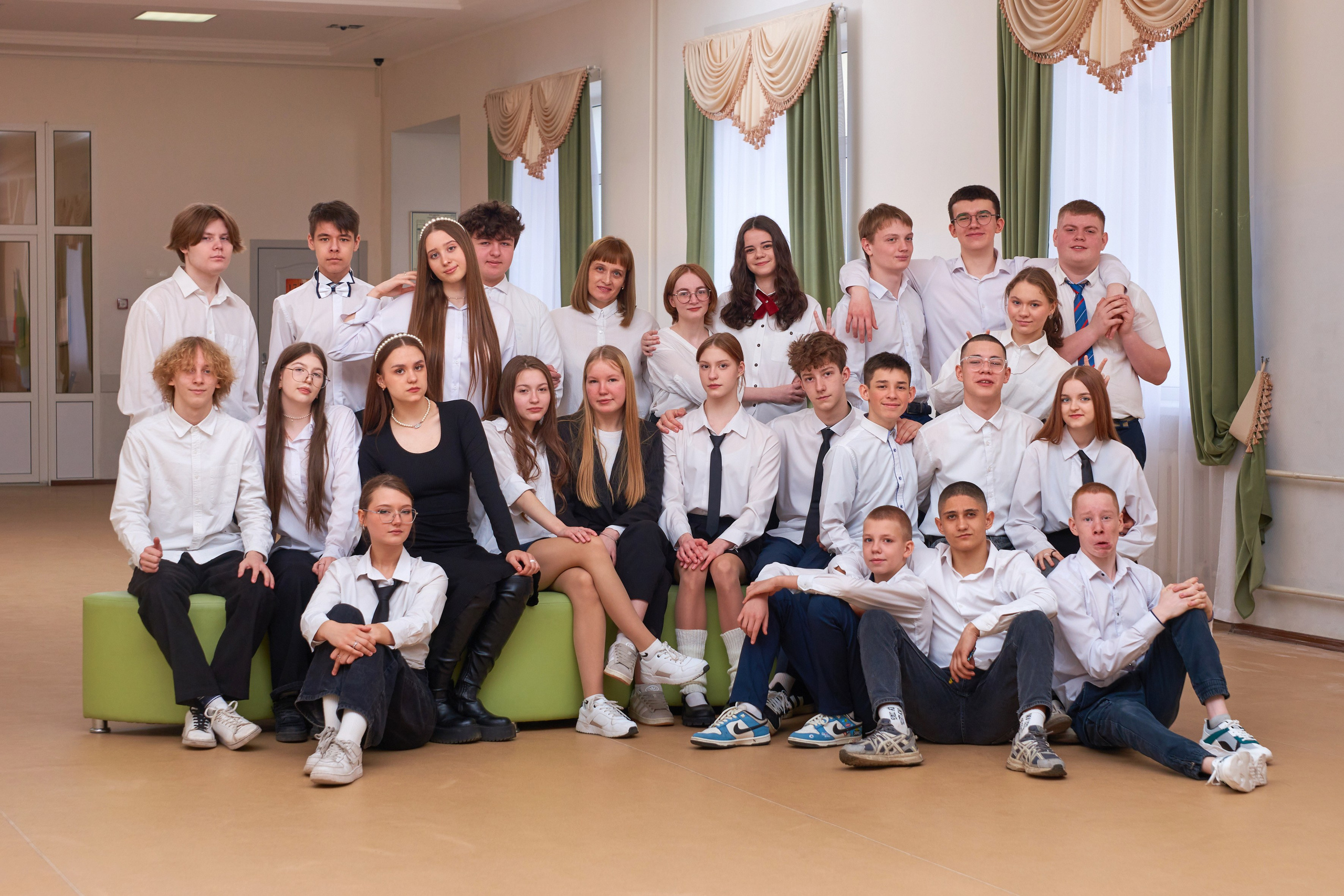 Съёмка в школе. 9 класс. 2024. Childrenfoto.ru