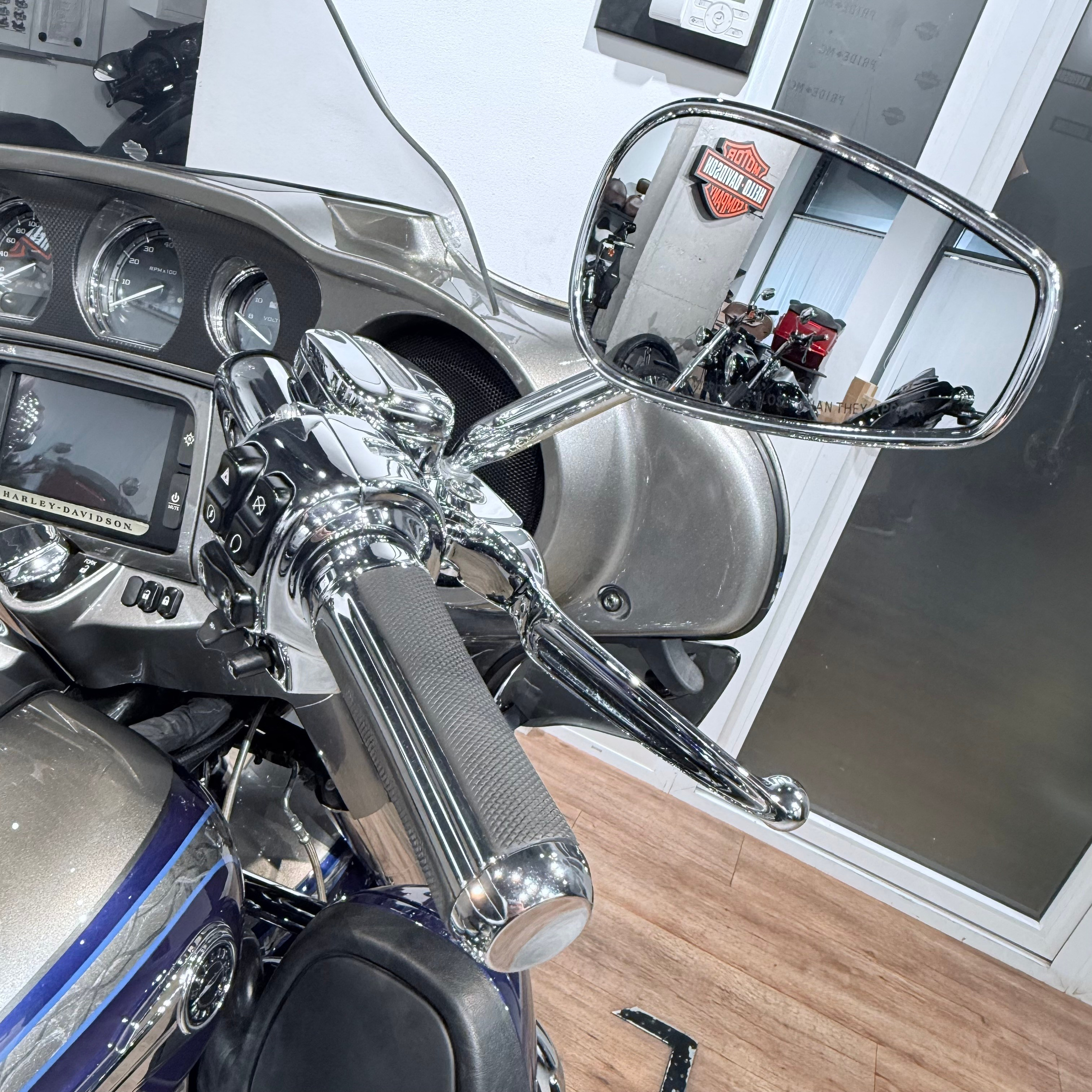 Мотоциклы Harley-Davidson 2016 CVO Limited 110 АВS Раlladium (Touring) — купить мотоцикл. Hello Davidson, Москва. Только хорошие мотоциклы…