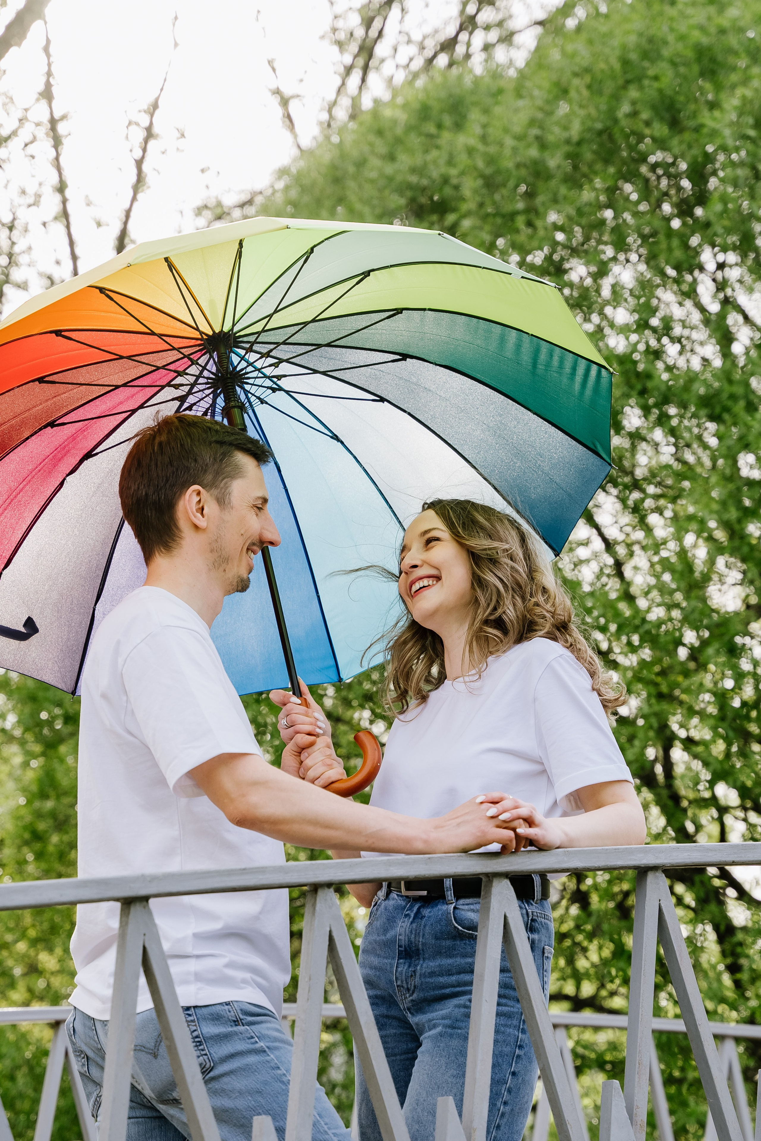 Под цветным зонтом