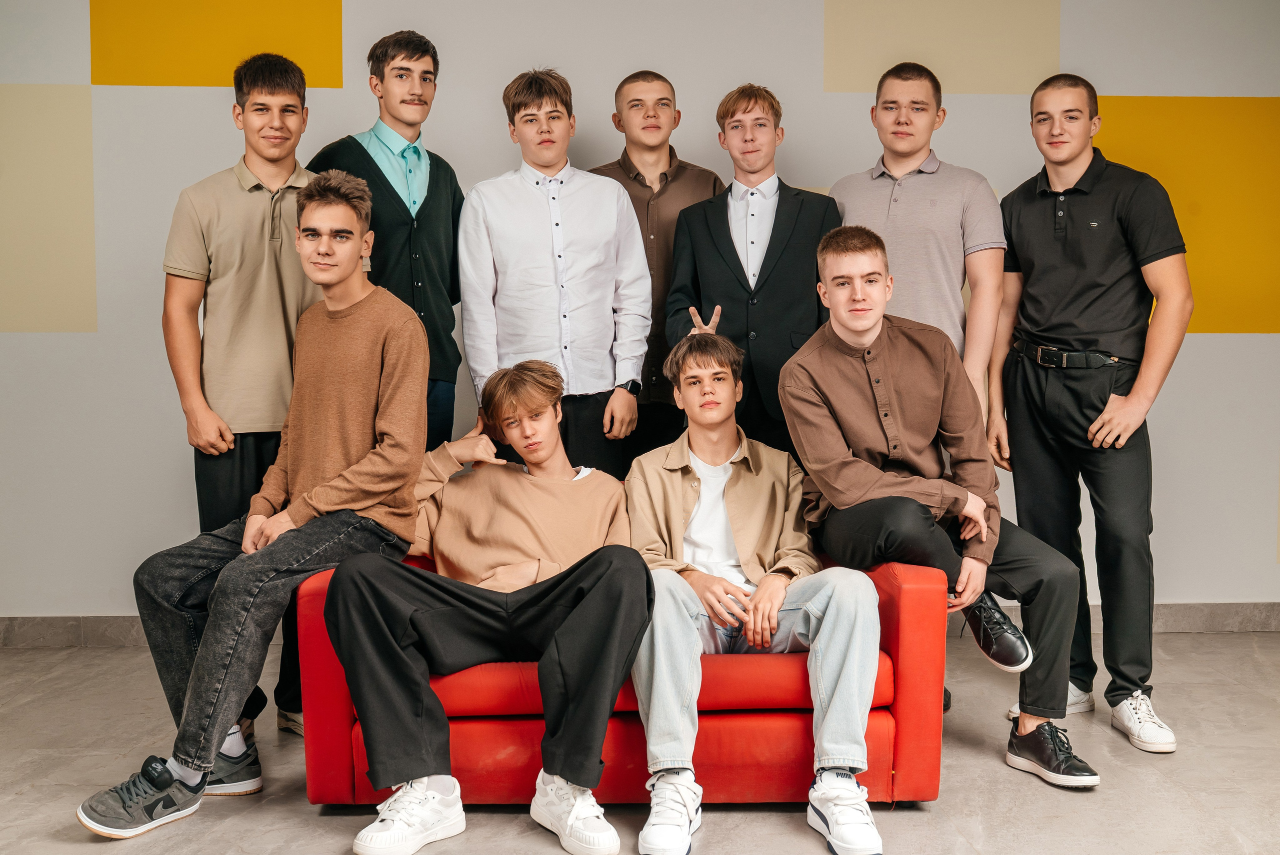 Группы. Школьный фотограф в Валуйках. Фотосессии для выпускников и изготовление выпускных альбомов в городе Валуйки и в Белгородской области