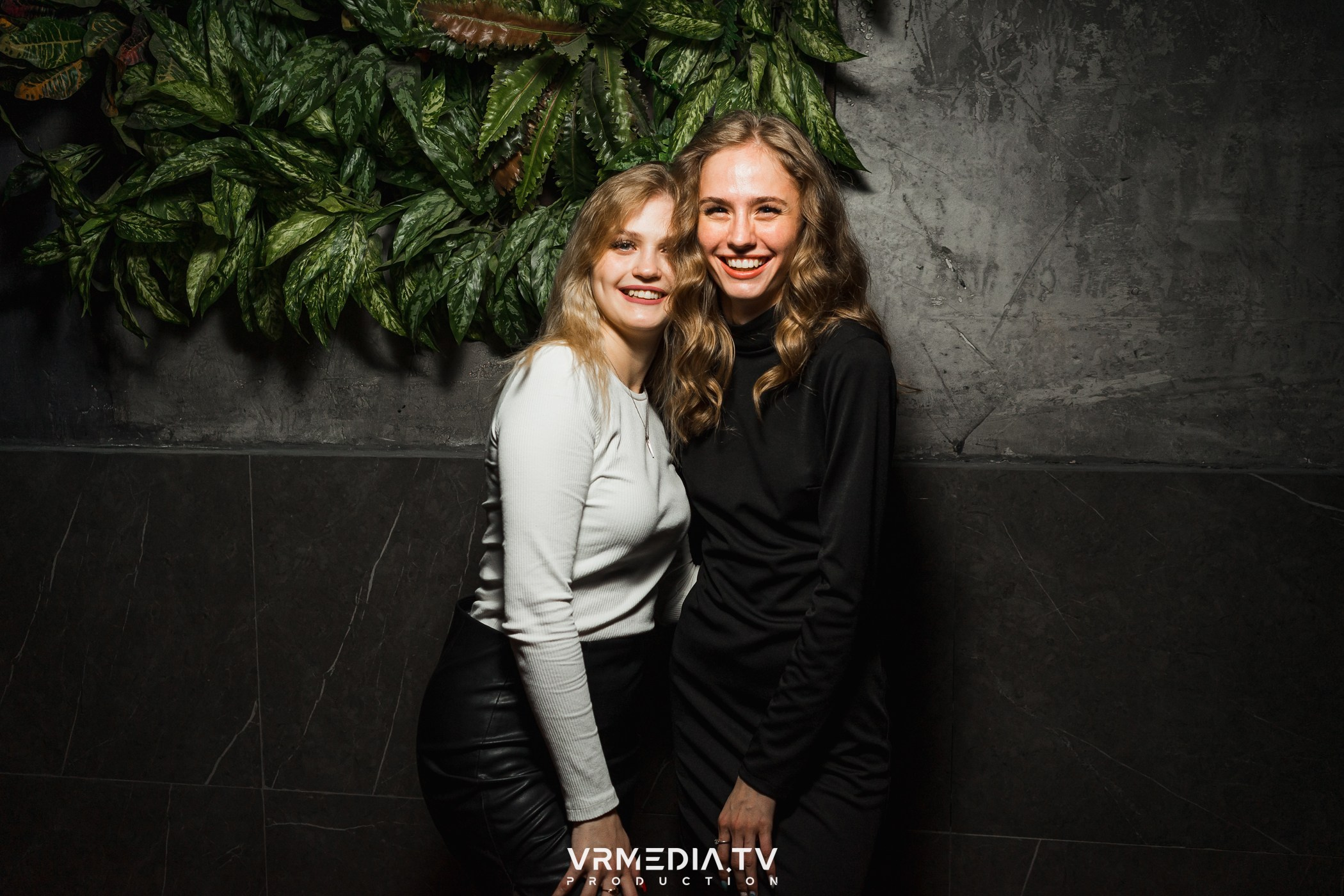 Бумажный дом в баре «Друзья»