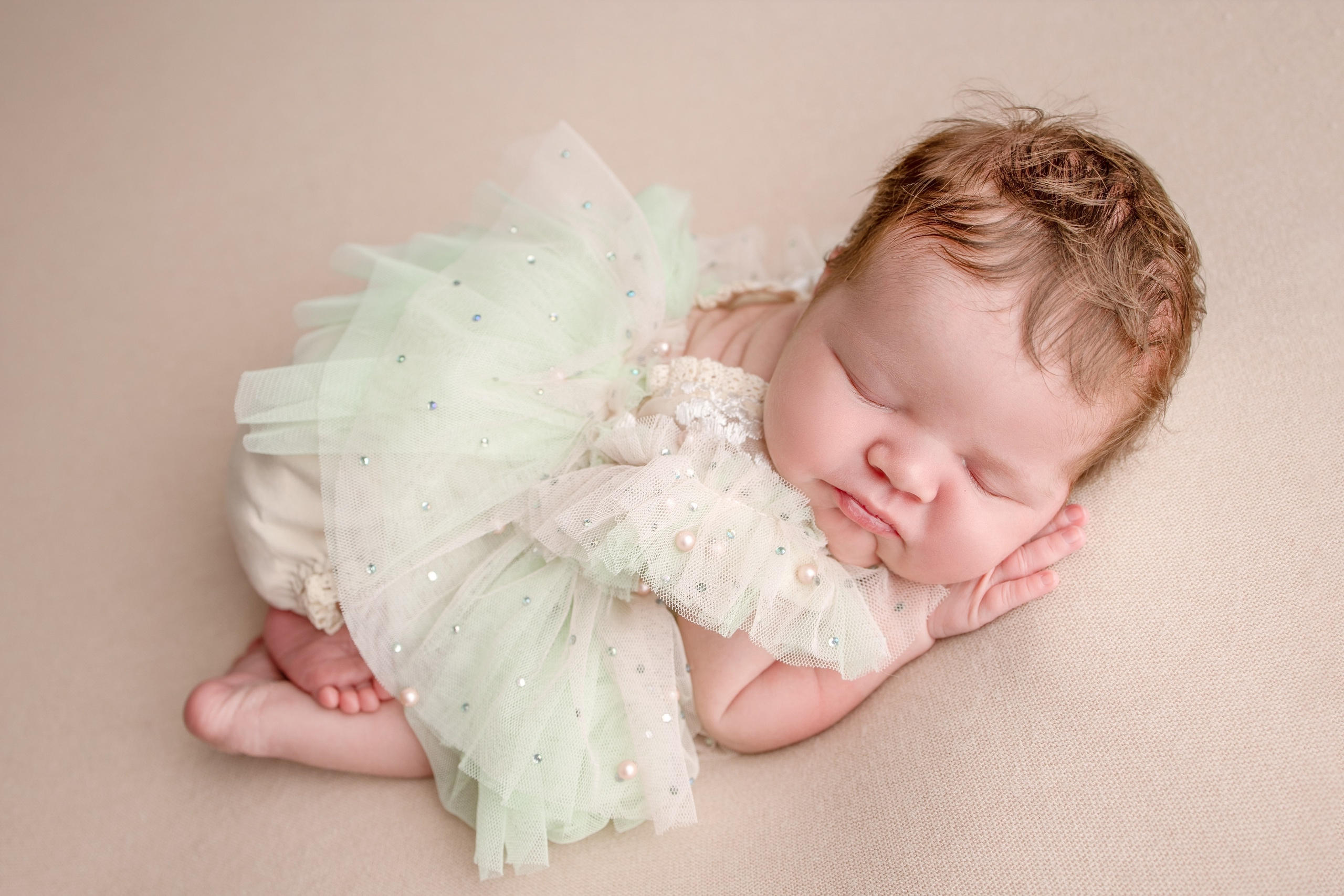 Нежная и милая фотосессия первых дней жизни Вашего ребенка в Минске. Фотограф новорождённых Минск — стоимость newborn фотосессии в Минске