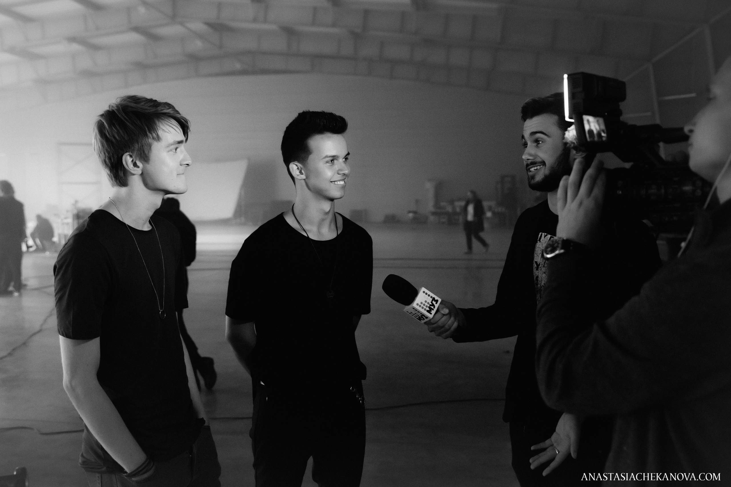 Backstage съемки клипа группы DVOE. Концертный и бурлеск фотограф Москва