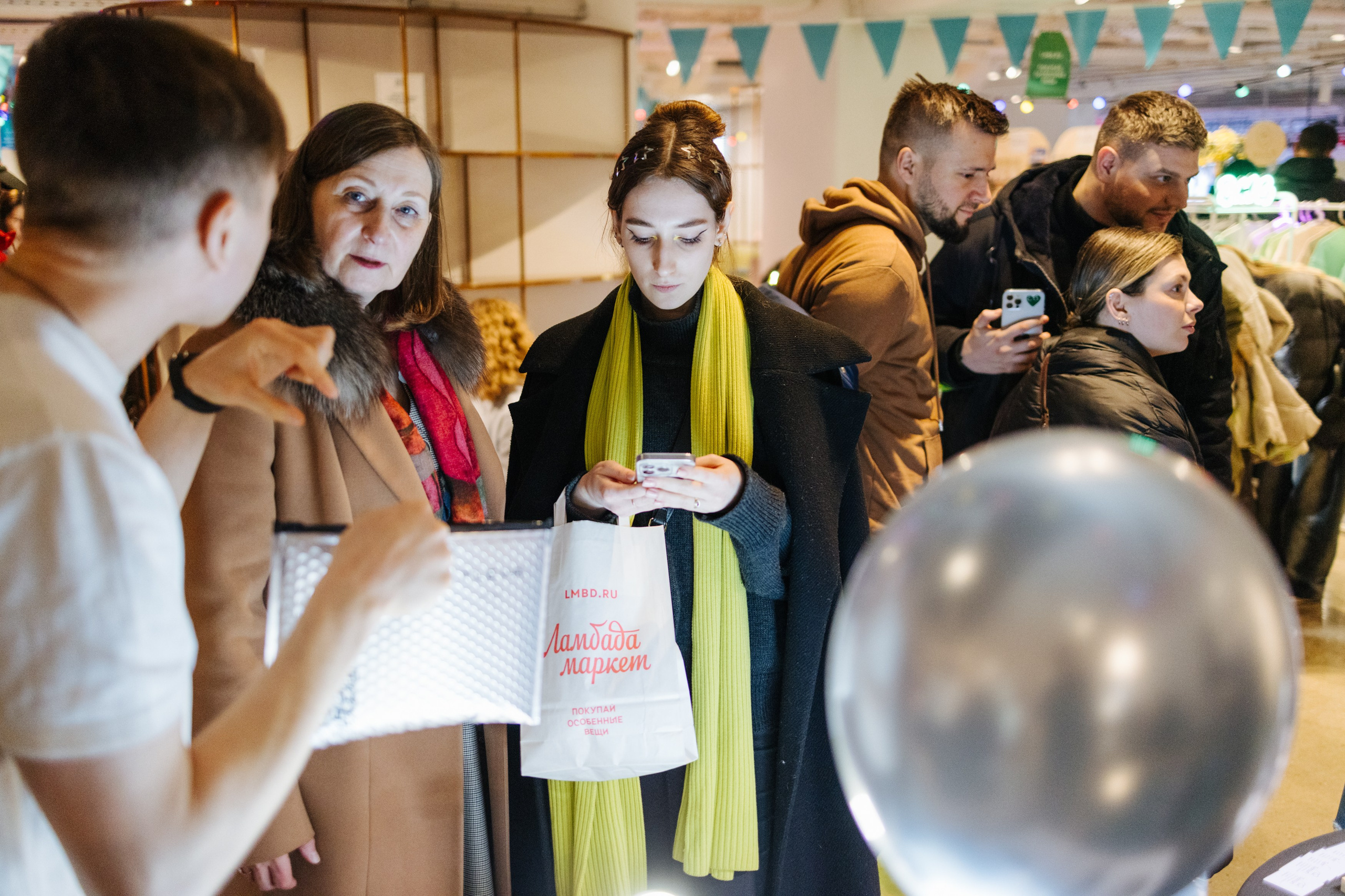 2–3 марта 2024 в пространстве «Три вокзала. Депо» / День 1 / фото Валерий Белобеев. Фотоотчеты «Ламбада-маркета»