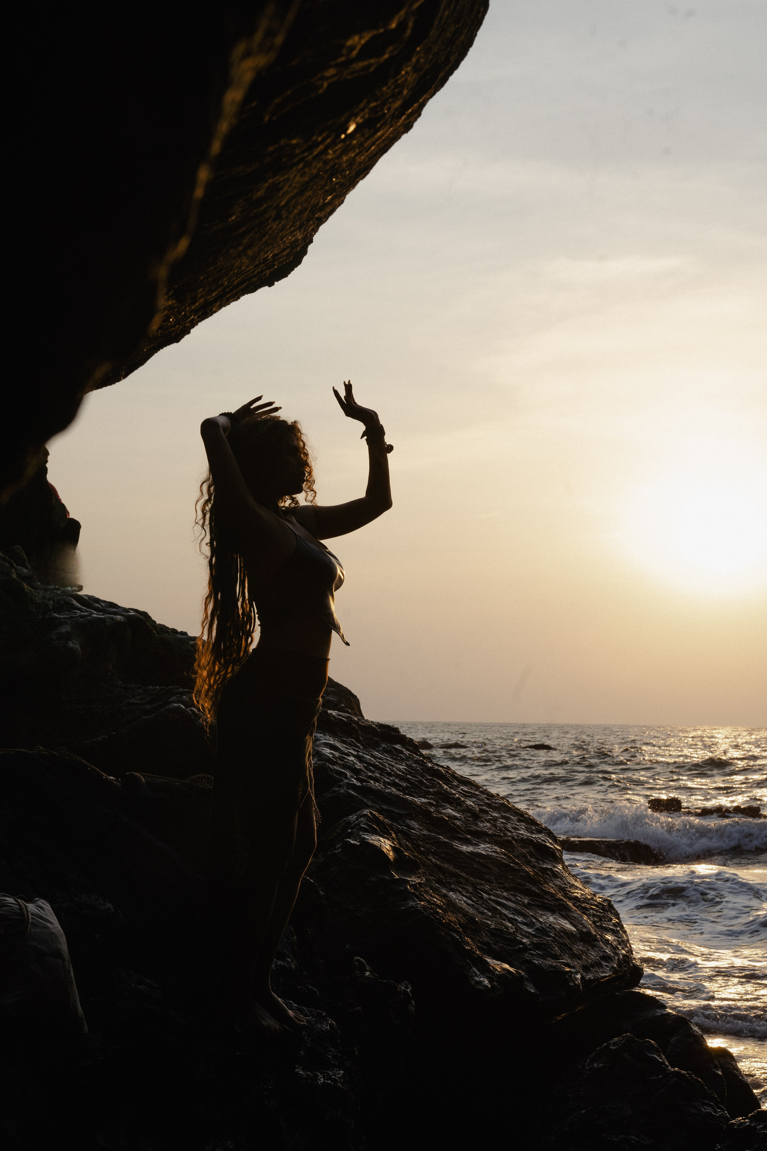 Ксения и море. Фотограф Аля Овчарова