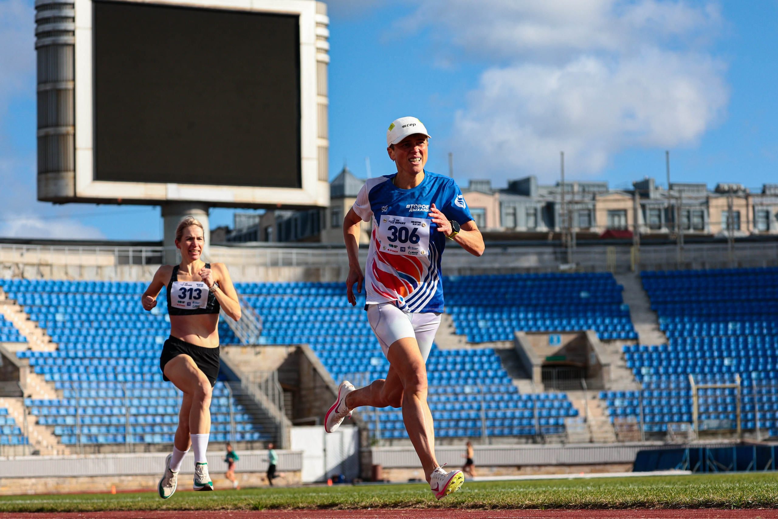 На вираже 2025. Спортивный фотограф в Санкт-Петербурге Илья Vacool