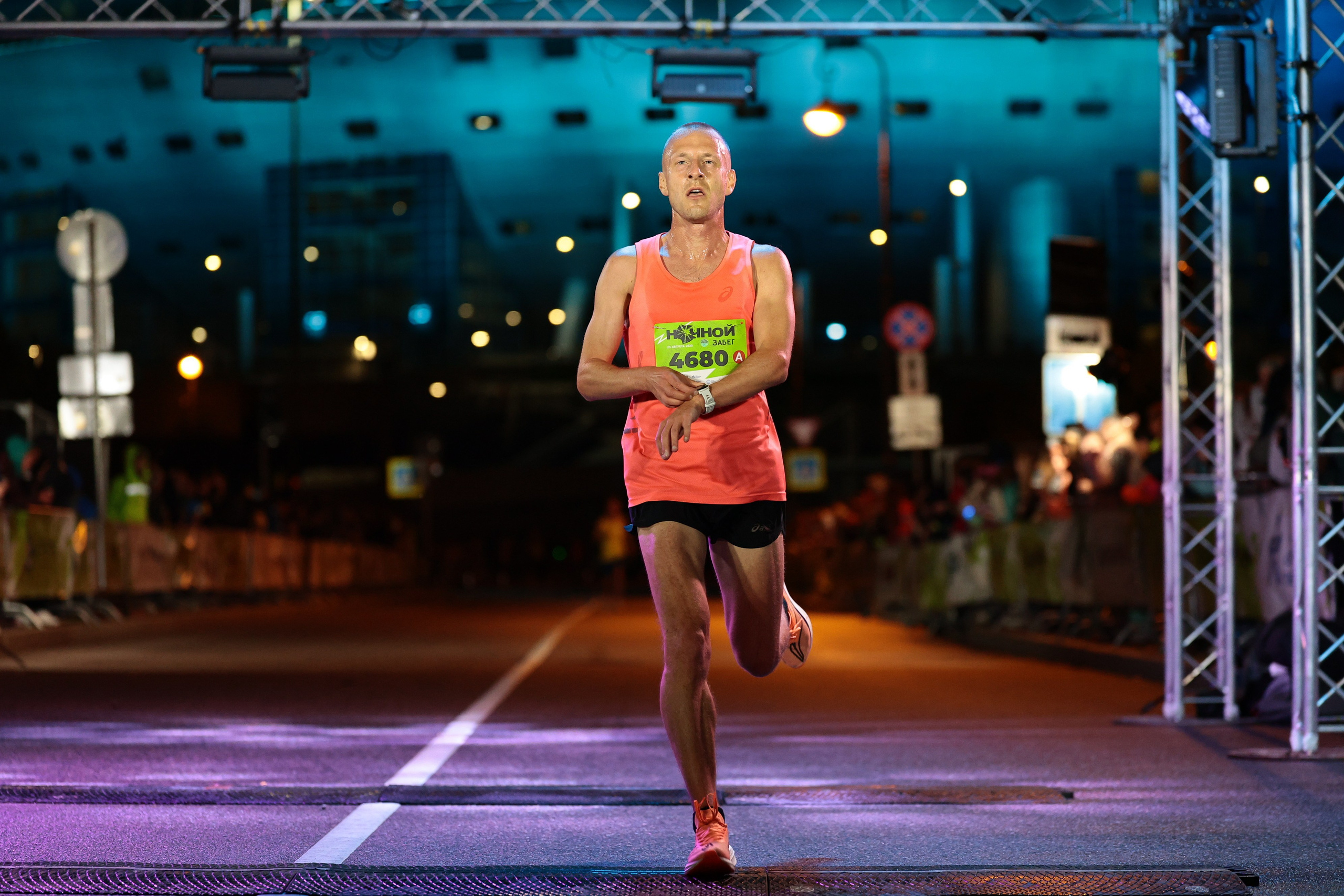 ПушкинРан ночной забег 2025. Спортивный фотограф в Санкт-Петербурге Илья Vacool