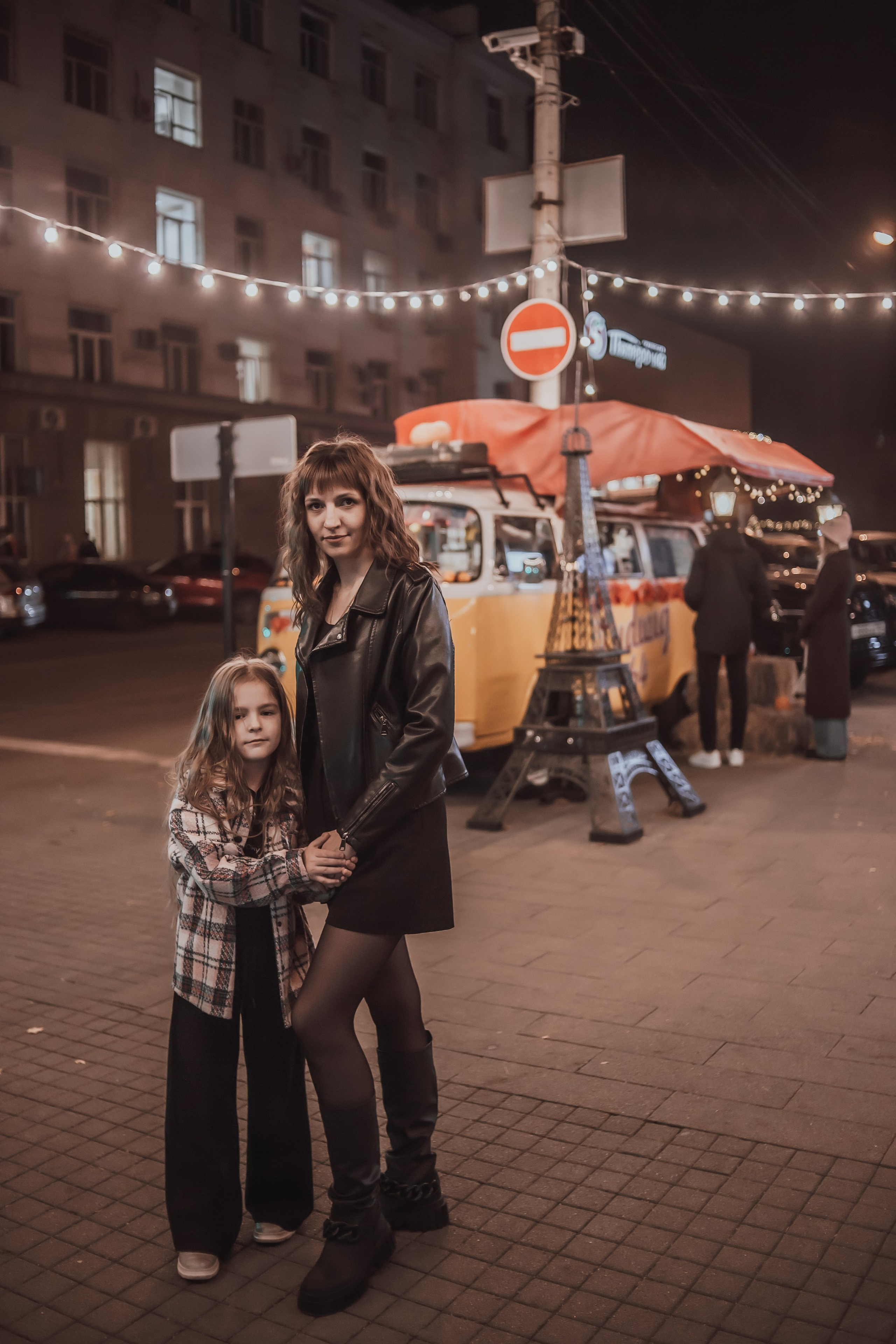 Ирина, Яна, Лера. Вечерняя прогулка. Фотограф Регина Крикунова г. Красноярск