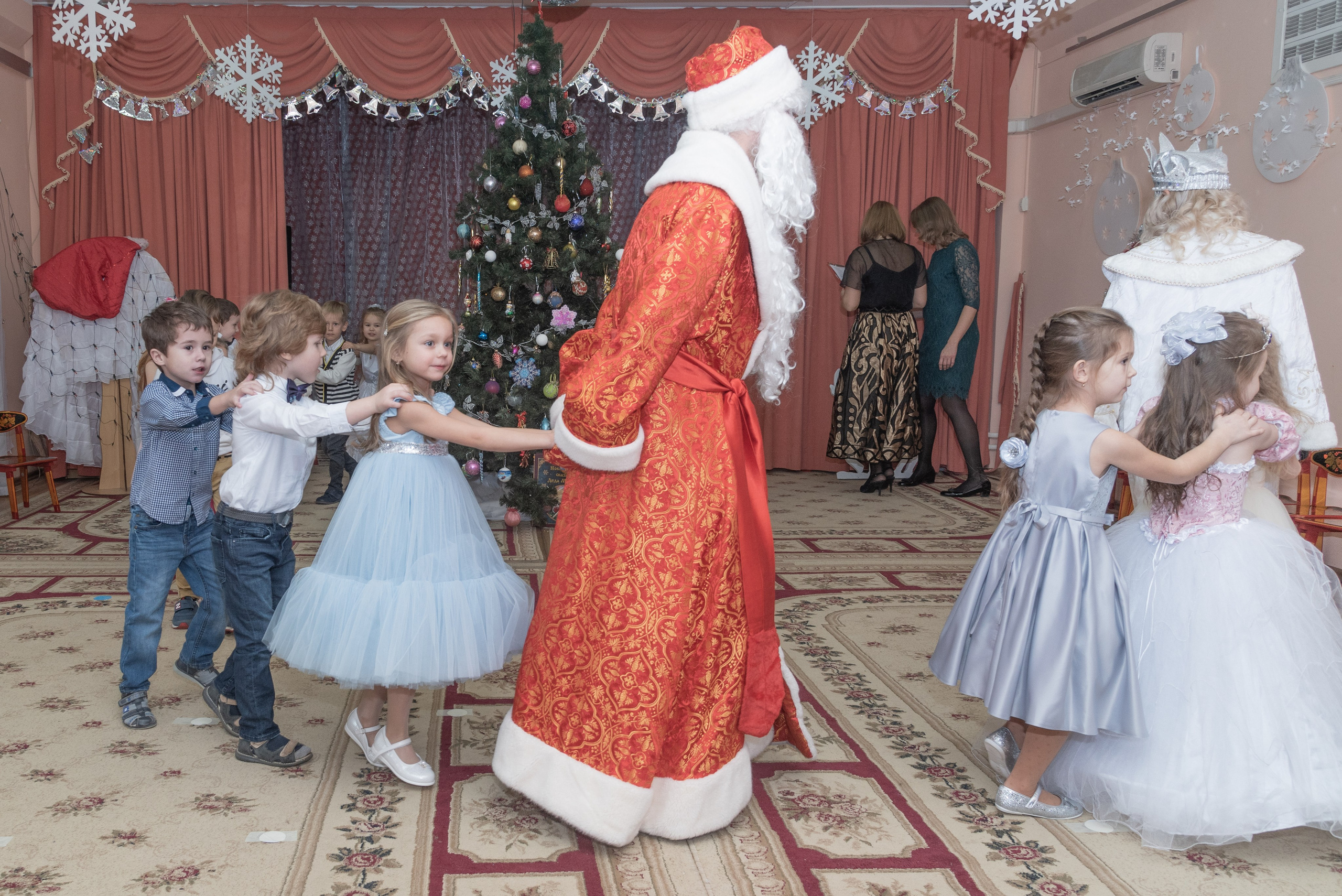 Ёлка в детском саду. Фотограф Евгений Симохин