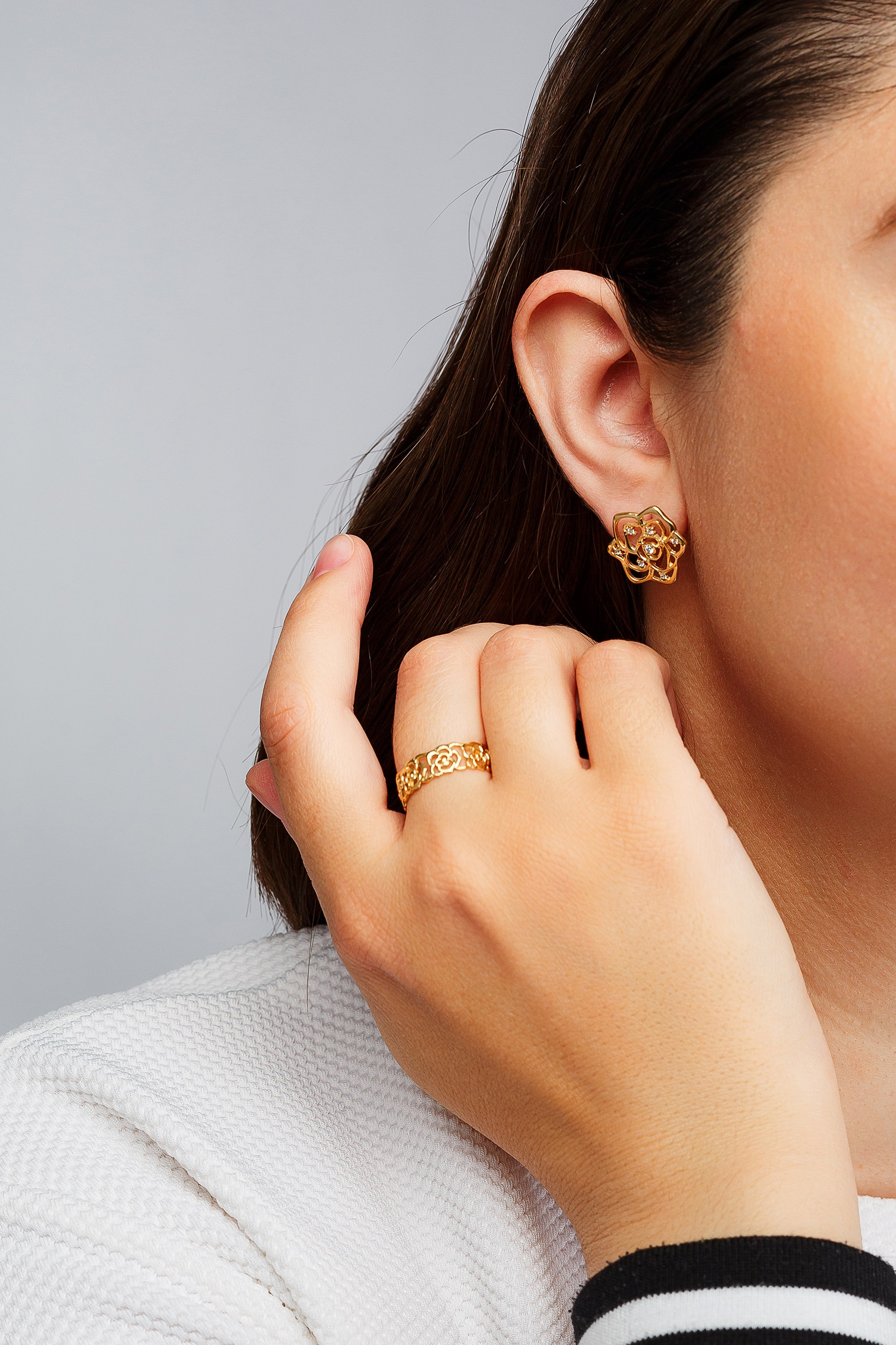 Профессиональный фотограф украшений в Санкт-Петербурге. Студийная фотосессия. Ювелирный фотограф Сергей Пушкин. Рекламный фотограф, спб. Фото для маркетплейсов. Фотограф не дорого. Фото на моделях для продажи в интернете и полиграфии. Фотограф на маркетплейс. Фото для каталога и полиграфии. Фото на белом фоне. Фотосессия в студии в спб. Фотосессия юкрашений и бижутерии. Фотограф в студии в спб для украшений. 