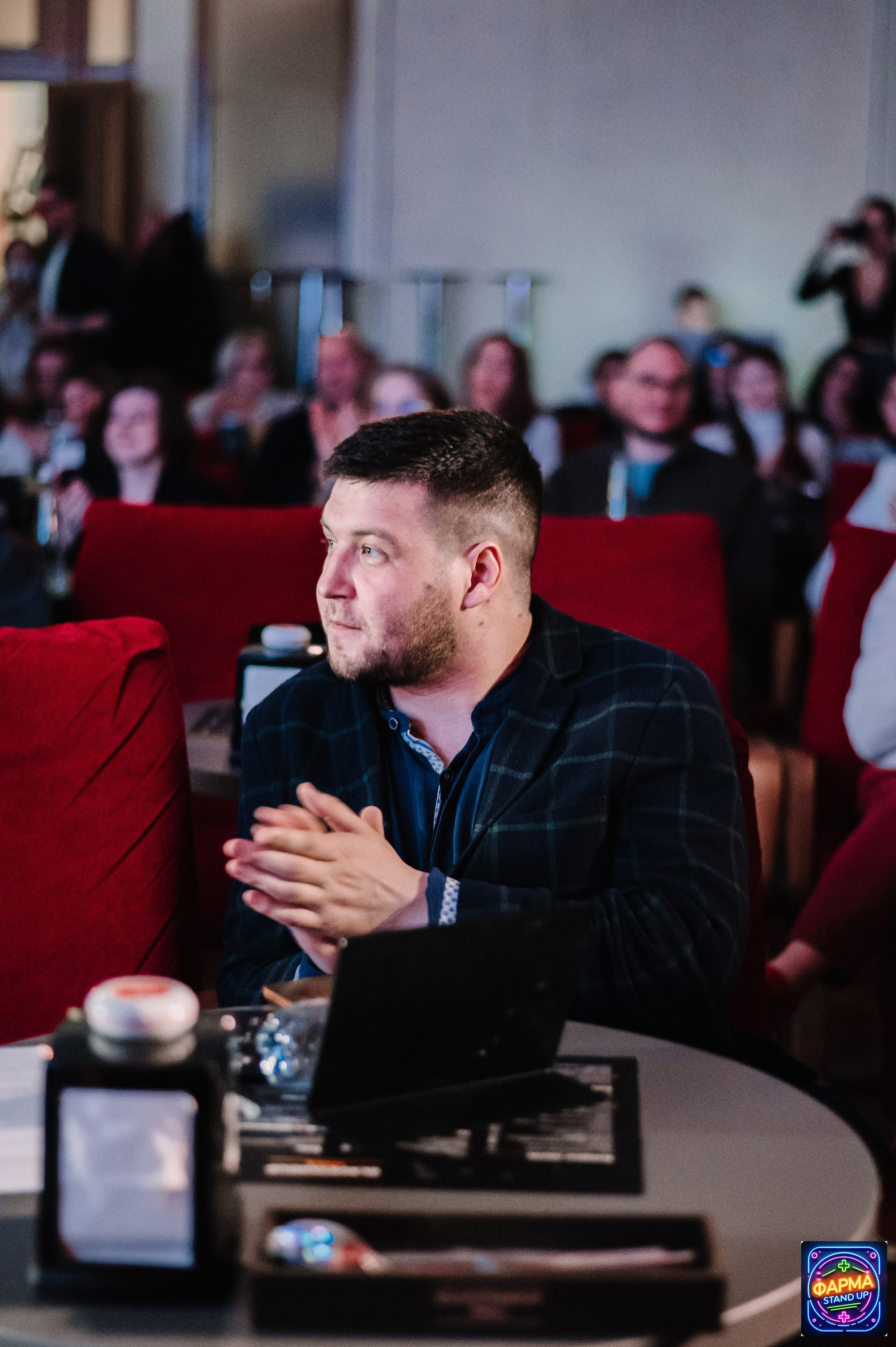 StandUp в GlavStandup Hall. Алена Братчук репортажный фотограф