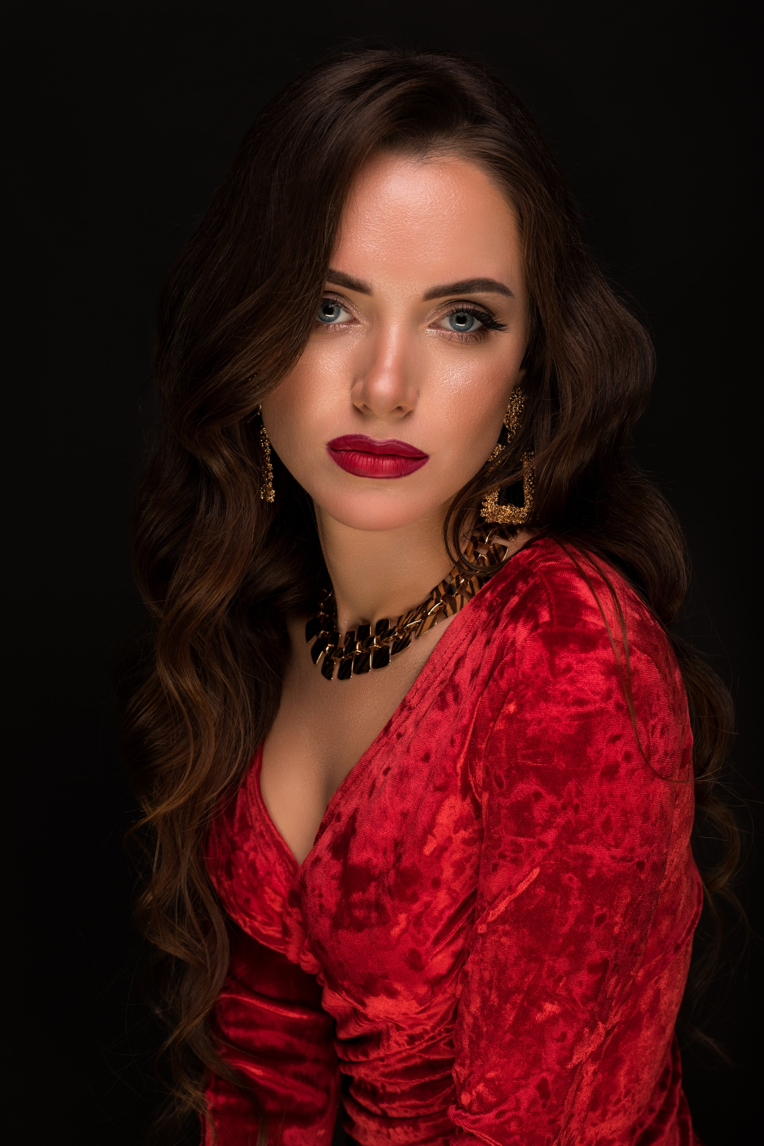 Студийная съемка с Екатериной в красном платье для «себя»