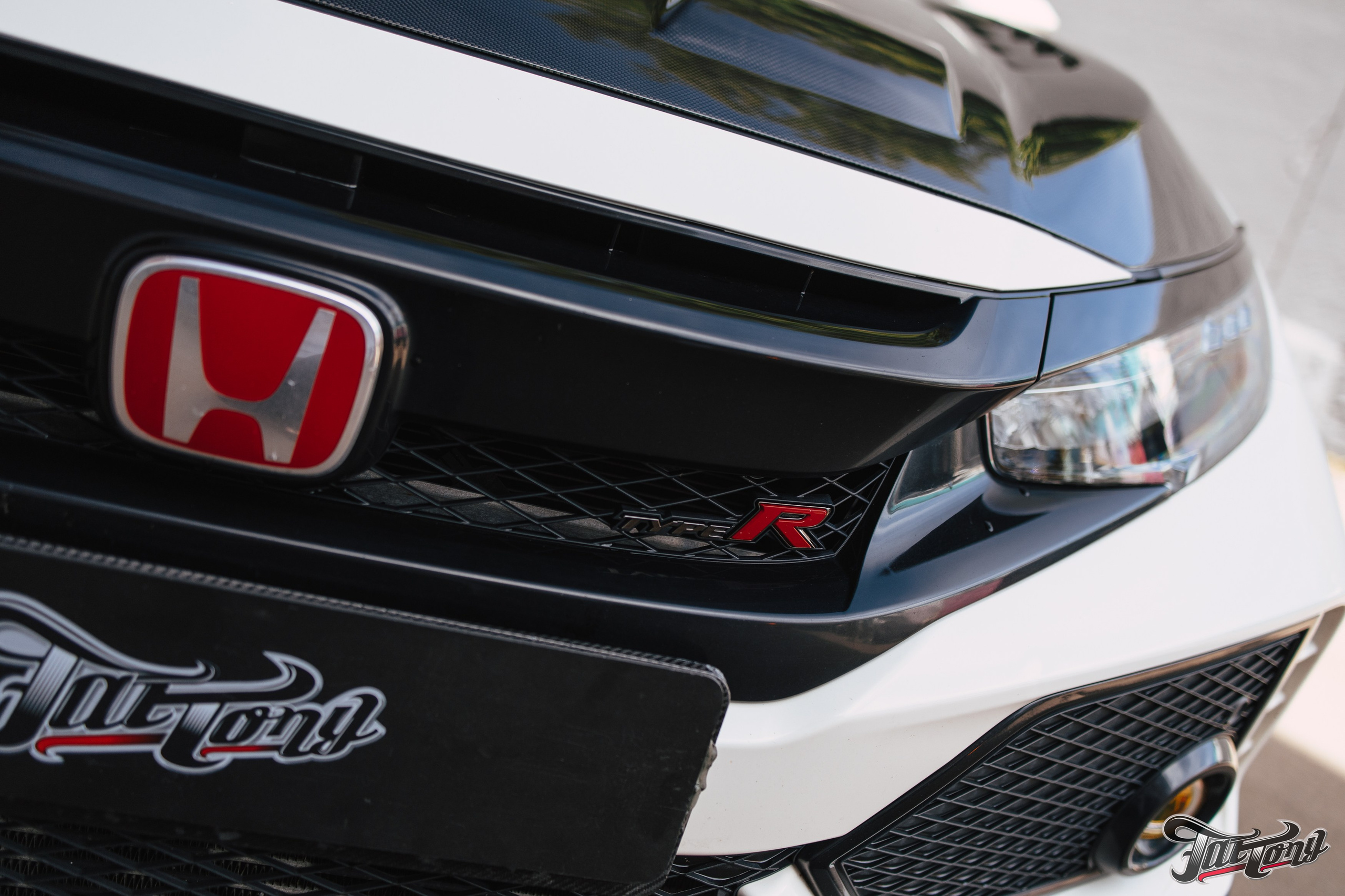 Honda Сivic type R снятие краски c капота и лачка карбона. DeLorein