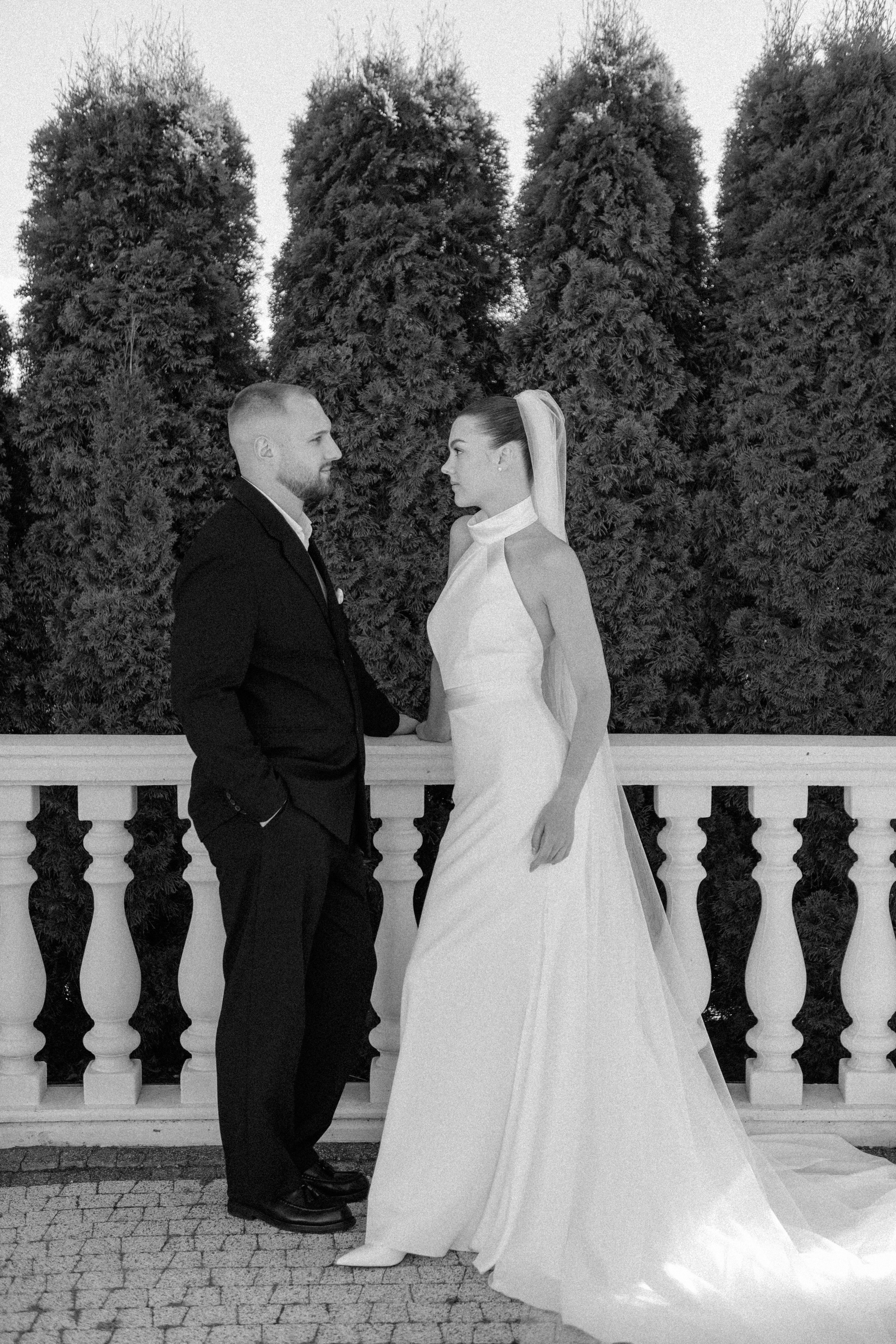 Wedding day in VERSAL PARK. Wedding PHOTOGRAPHER Andrew Vnukov