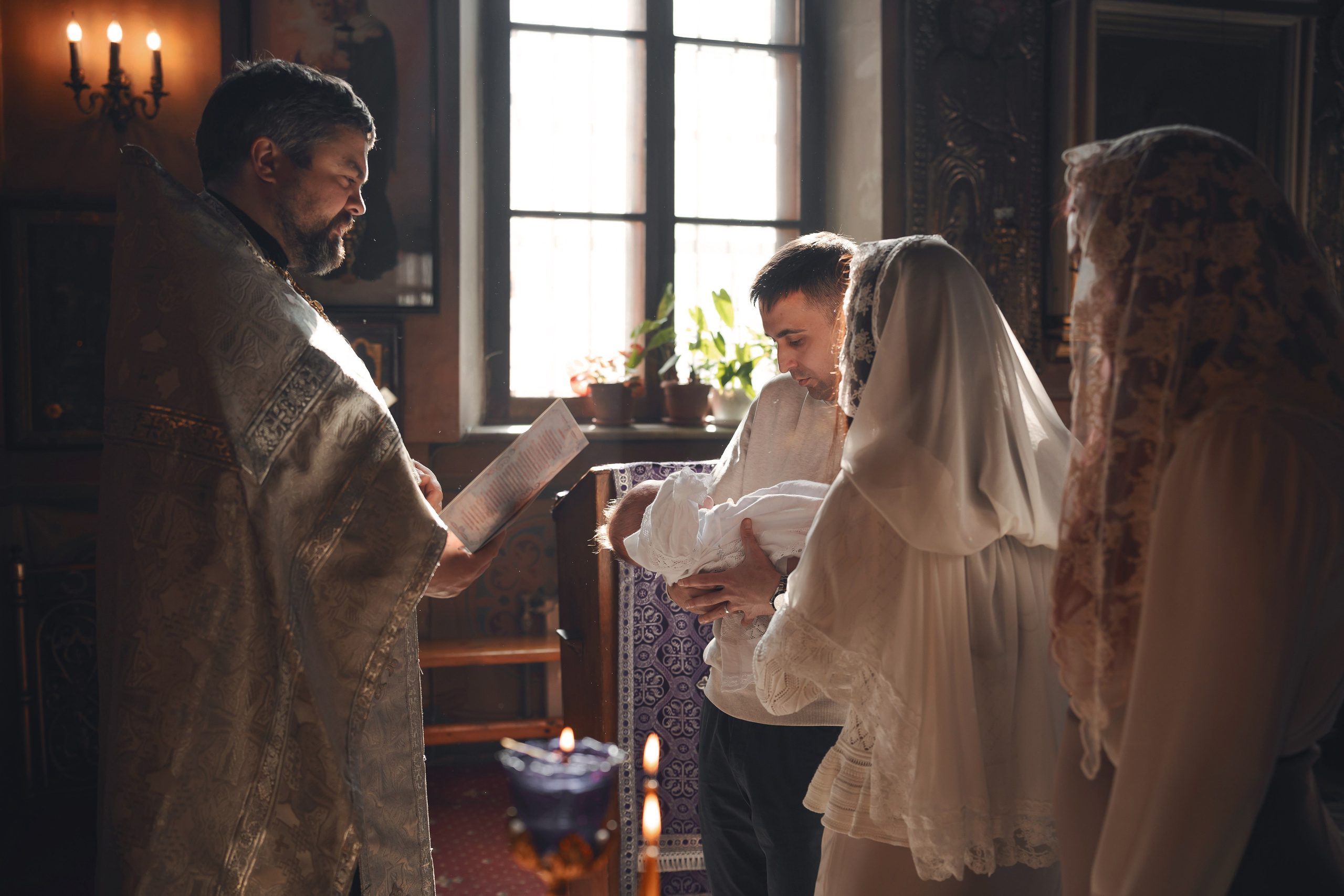 Крещение в православном Храме Воскресения Словущего в Даниловской Слободе. Семейный фотограф в Москве 📸