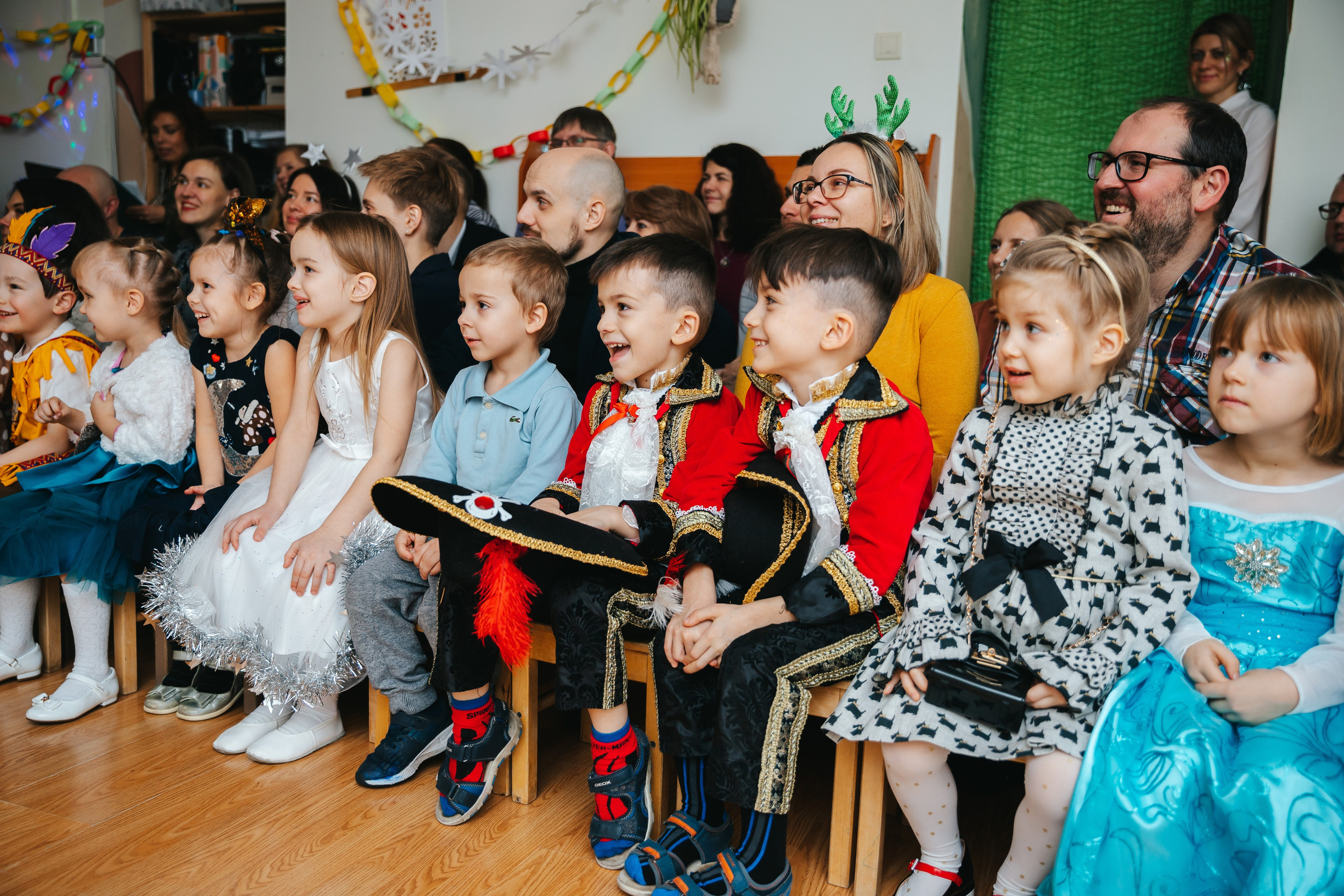 Новогодний утренник в Монтессори-садике. Семейный lifestyle фотограф в Санкт-Петербурге Людмила Пахомова