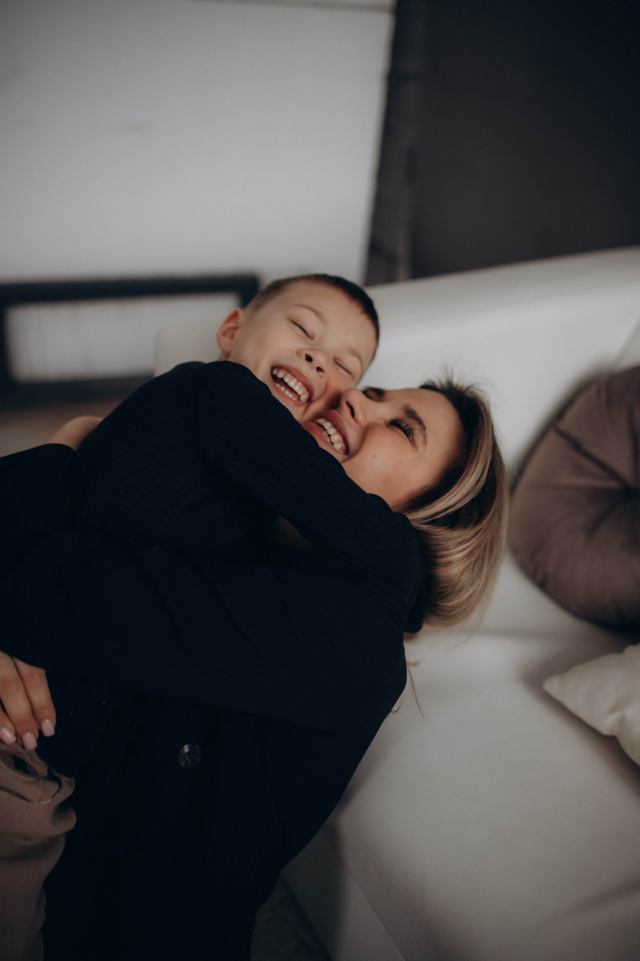 Семейная фотосессия в студии г. Тихвин. Услуги