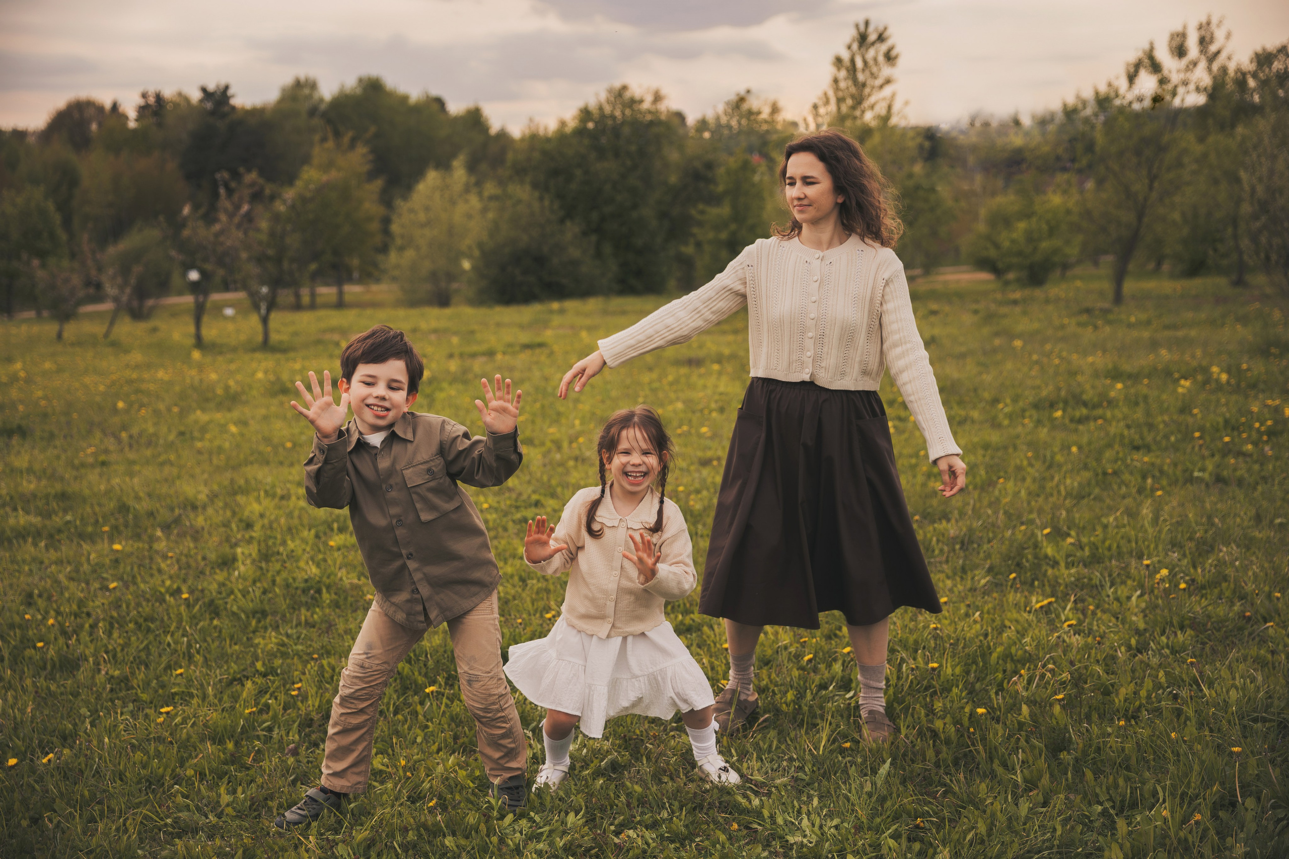 Фотосессия мамы с детьми в парке. Семейный и женский фотограф в Москве Надежда Воробьева