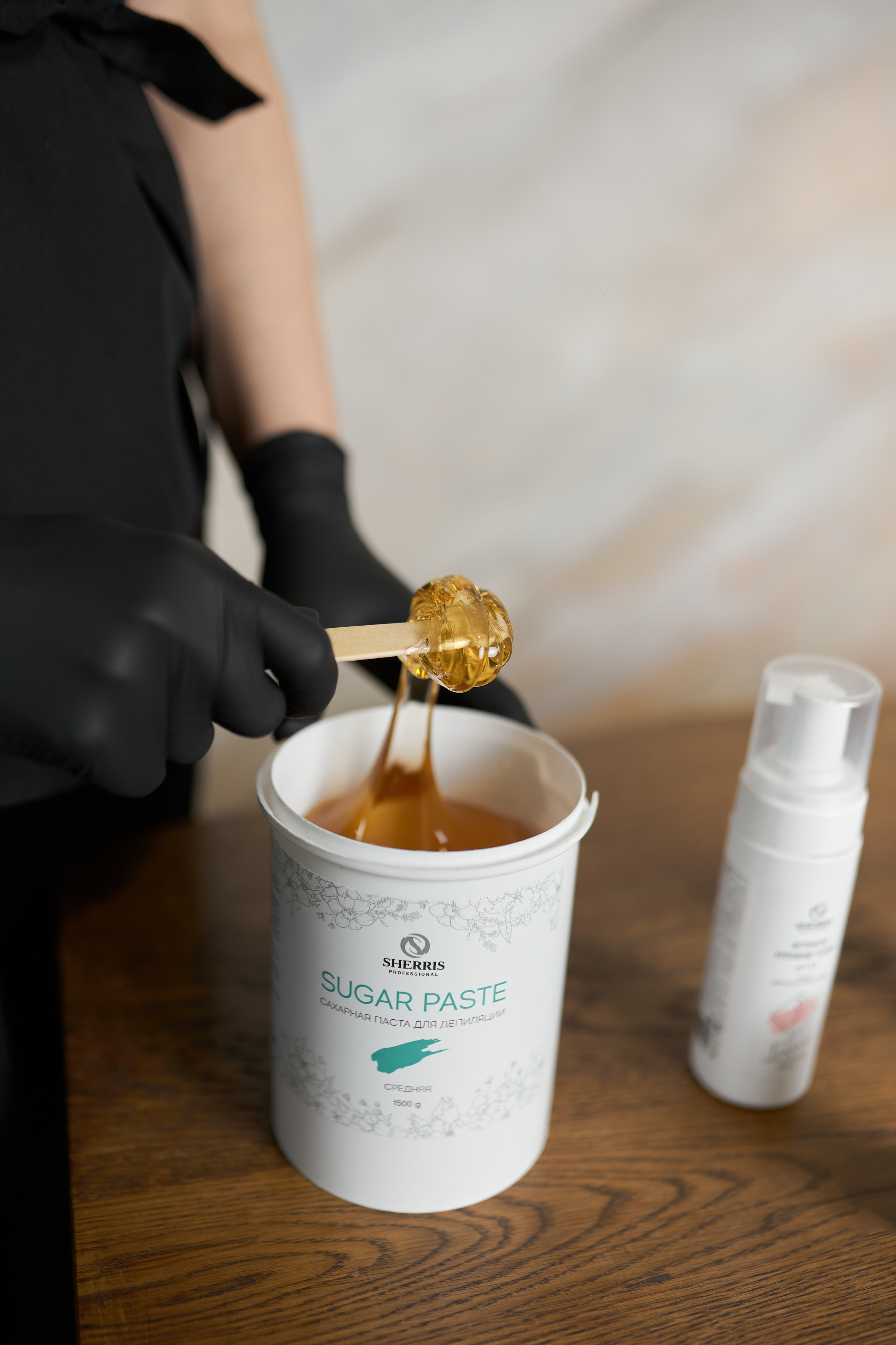 Мастер шугаринга. Фотограф Москва Арина Клокова