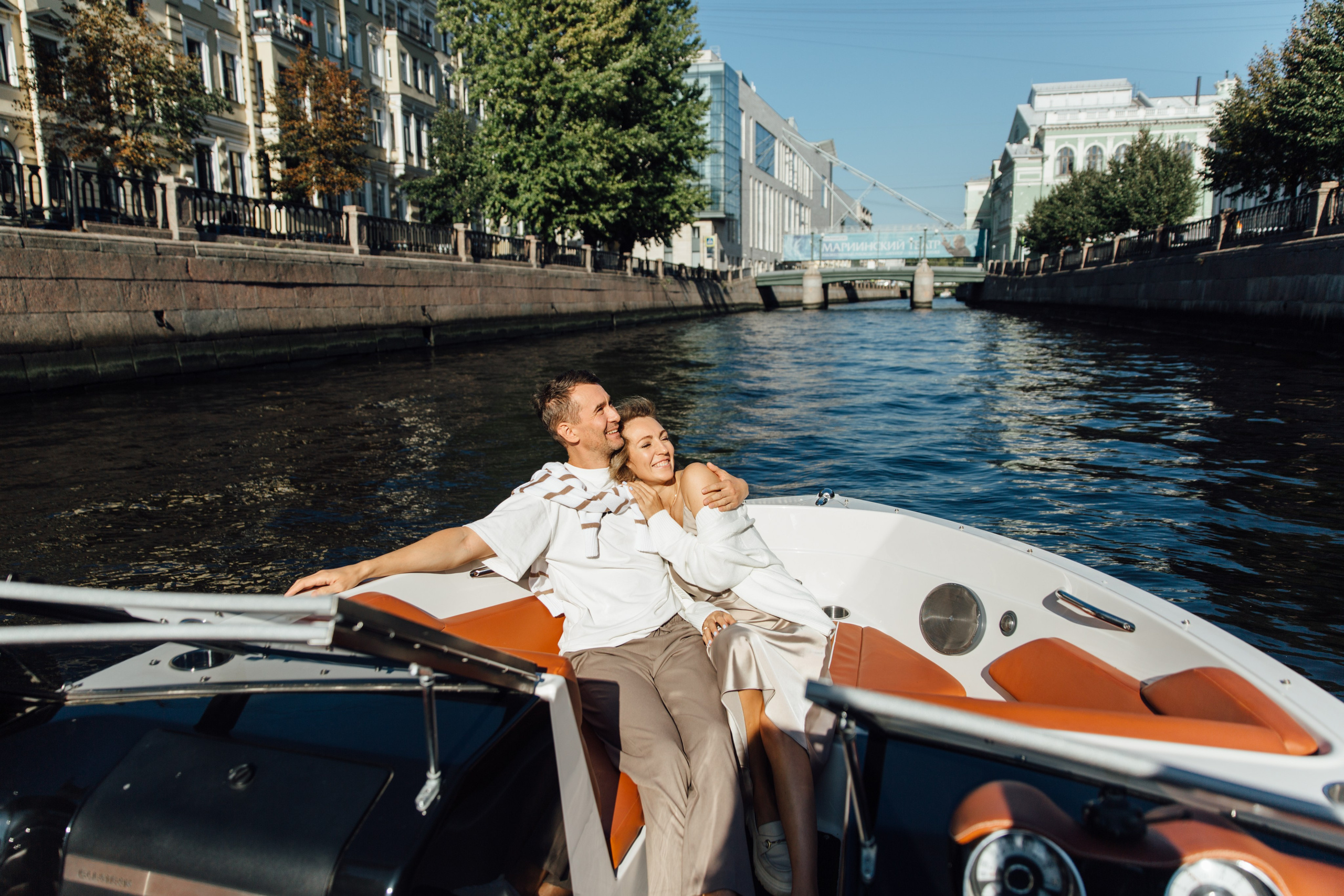 Теплоход Спб — судоходная компания. Контент фотограф, Продюссер Леся Птица