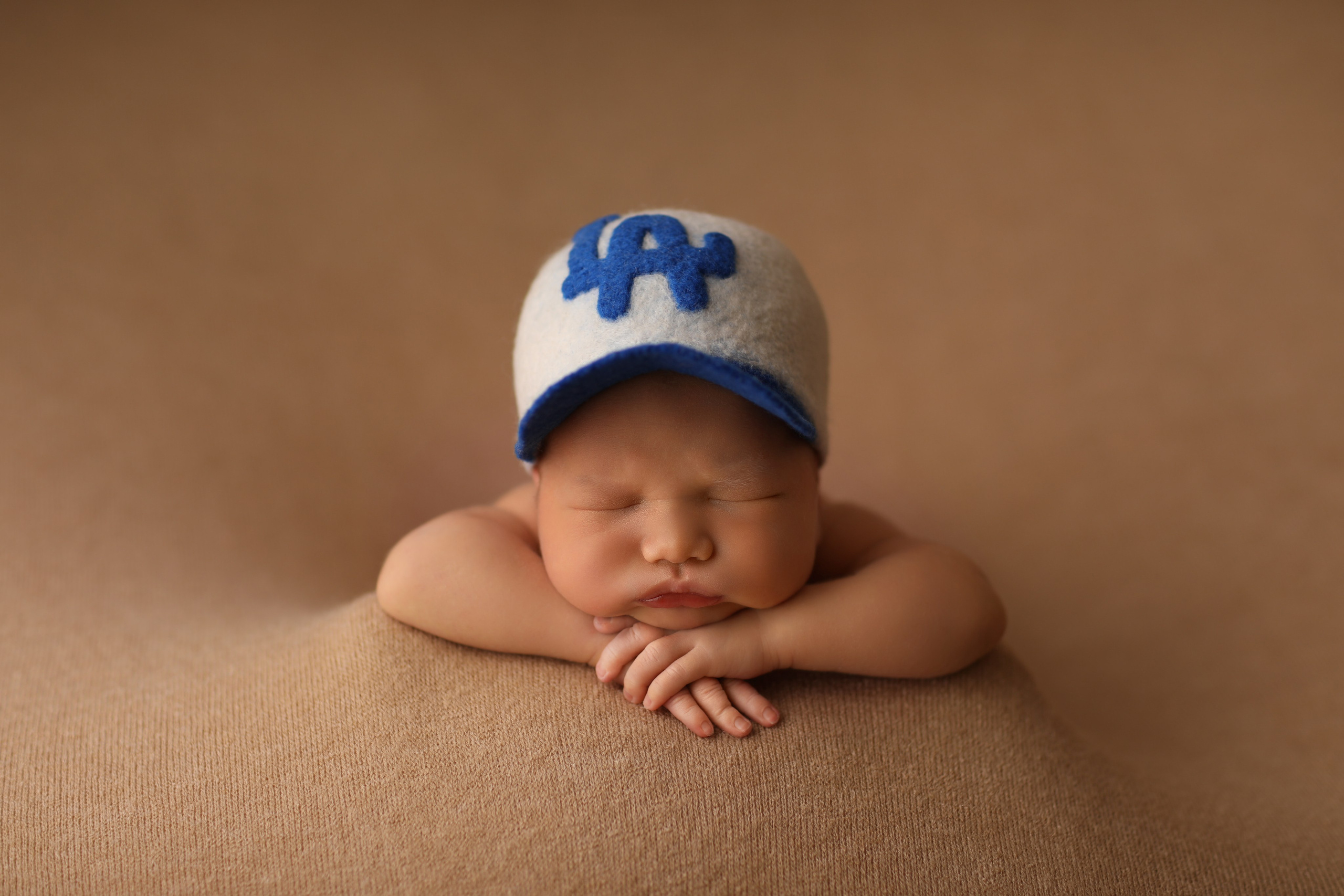 PH @anna_molodykh_newborn.almaty. Retoucher Aleksmokh