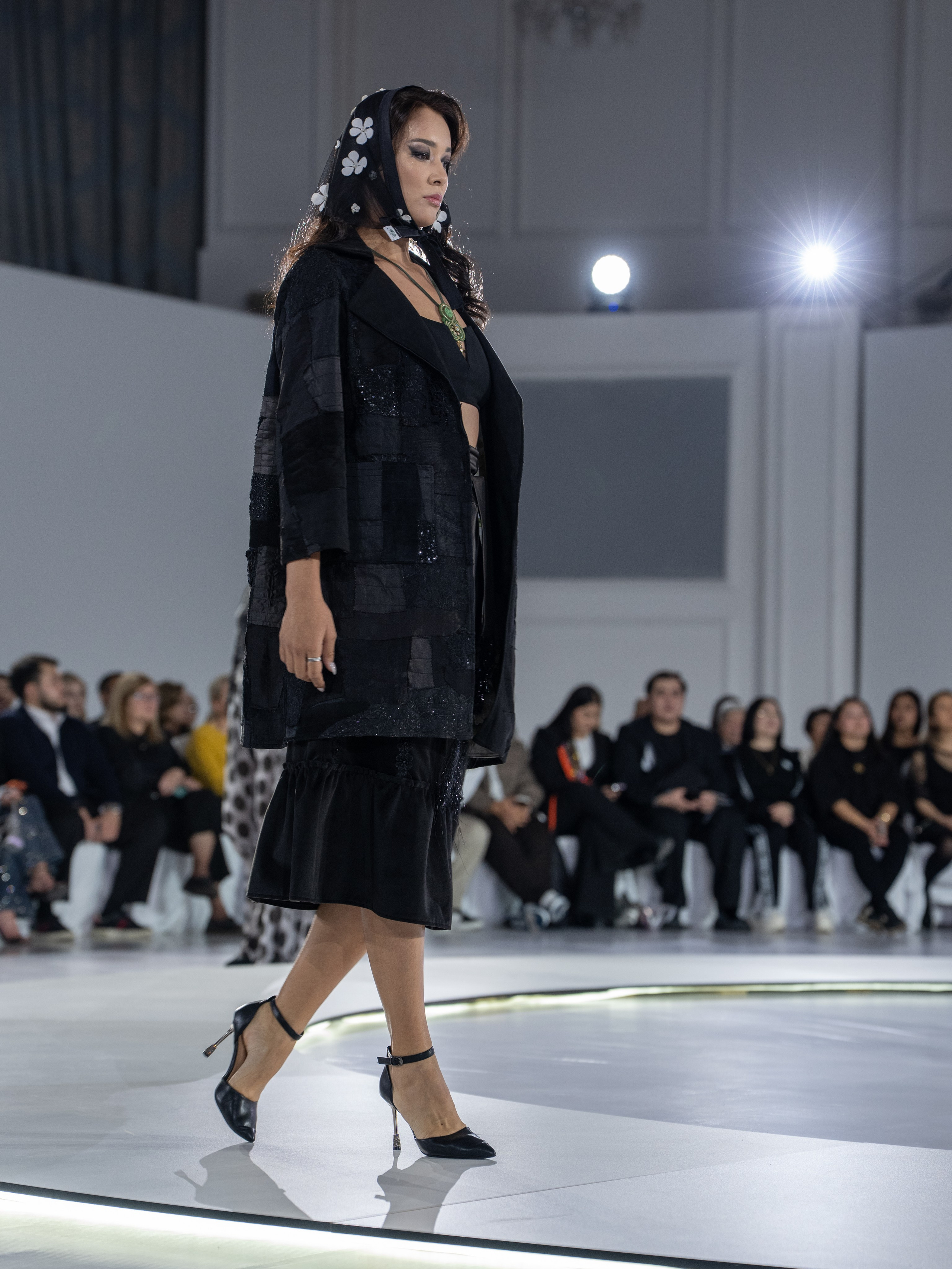 Дизайнер Kharchi. Сайт Алматинского НЮ АРТ, будуар и фэшн фотографа Дениса Карпенко