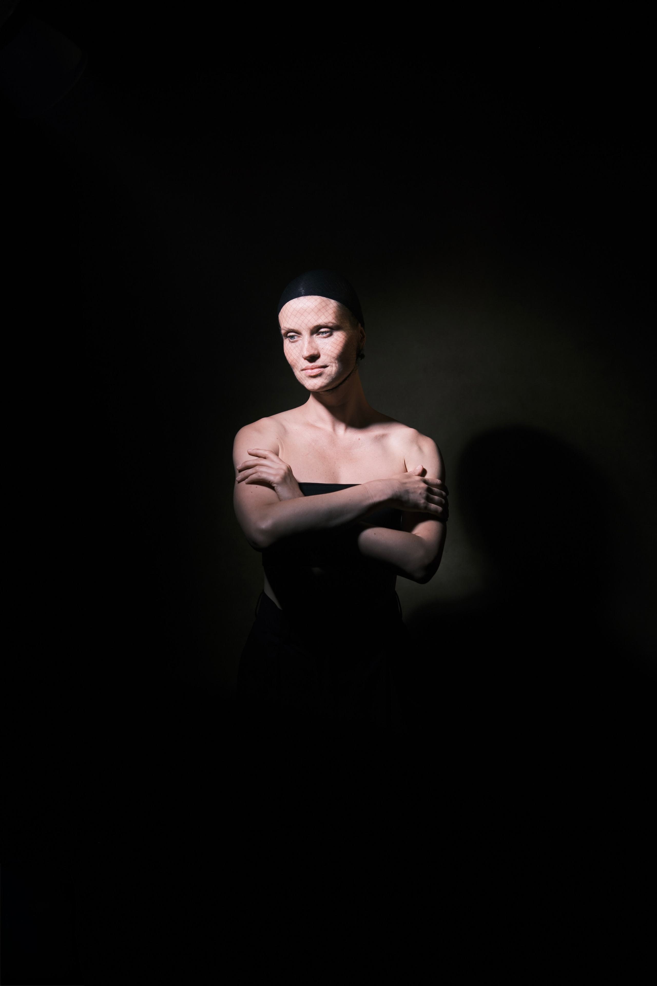 Художественный портрет в драматичном освещении