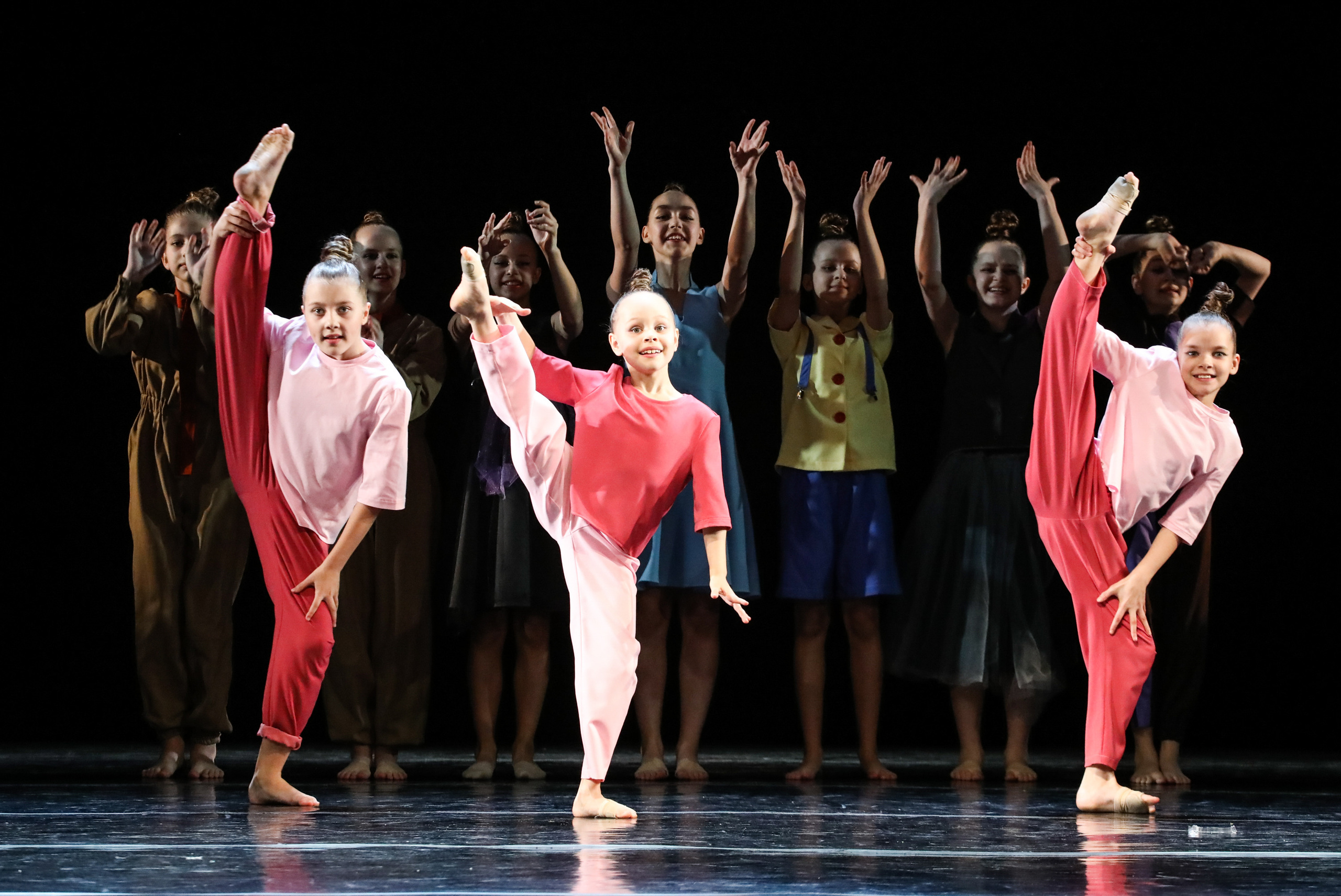 DANCE. Professional reportage photographer in Israel Julia Shaki