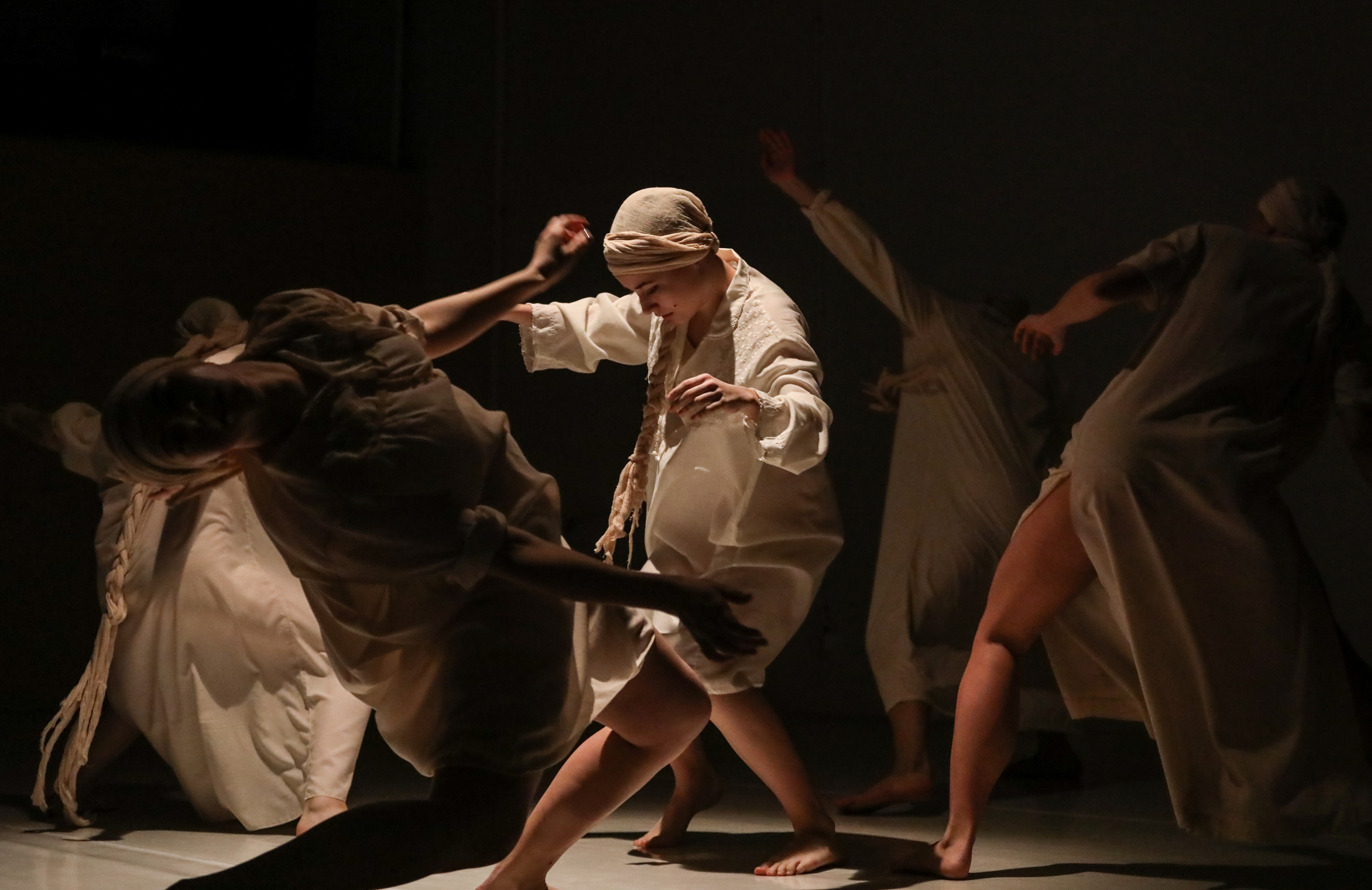 DANCE. Professional reportage photographer in Israel Julia Shaki