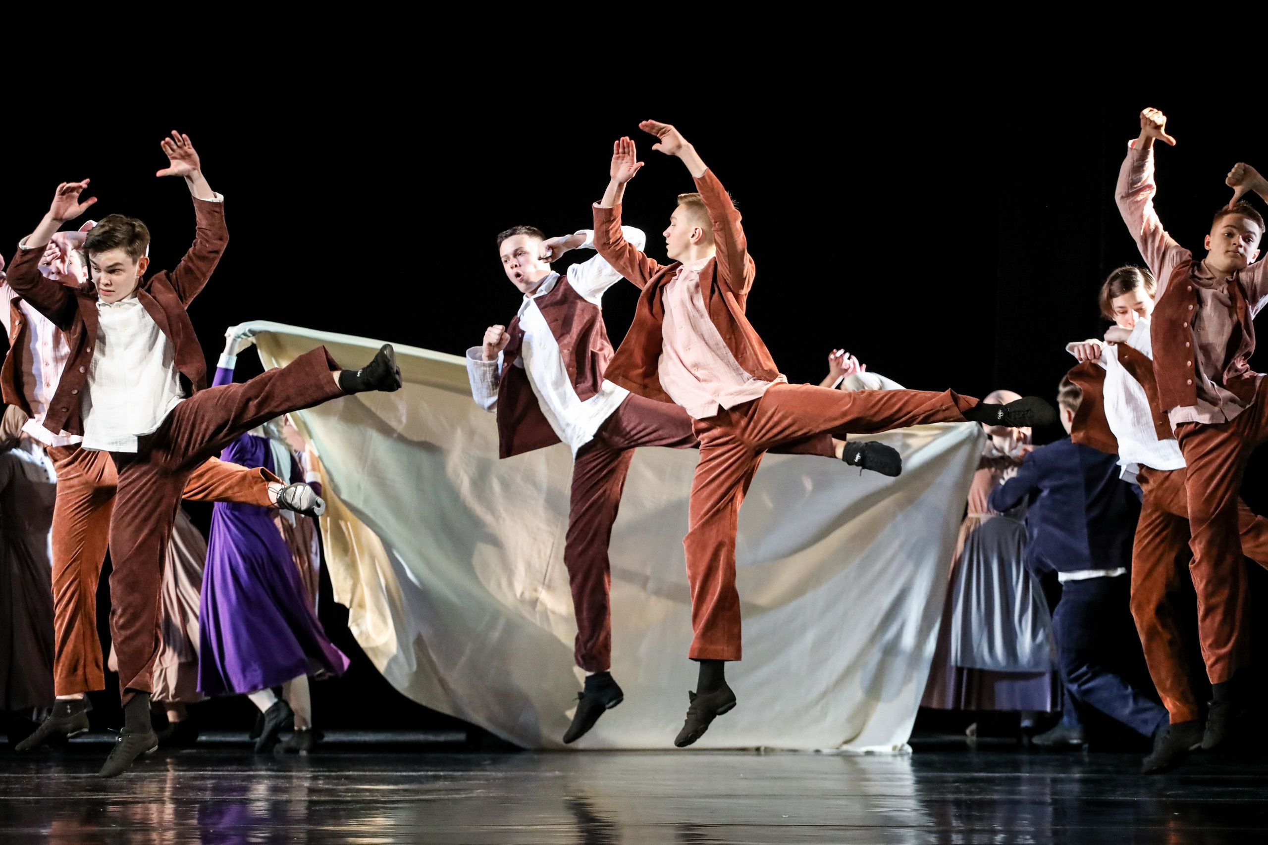 DANCE. Professional reportage photographer in Israel Julia Shaki